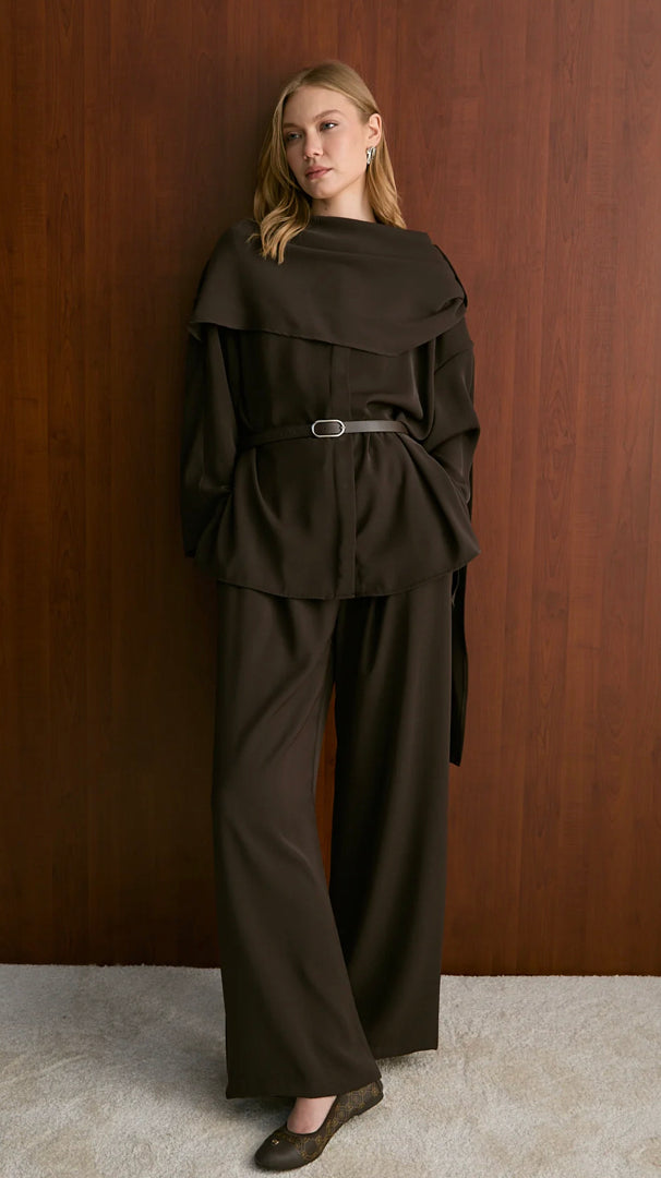 Set mit Gürtel und Schal-Detail