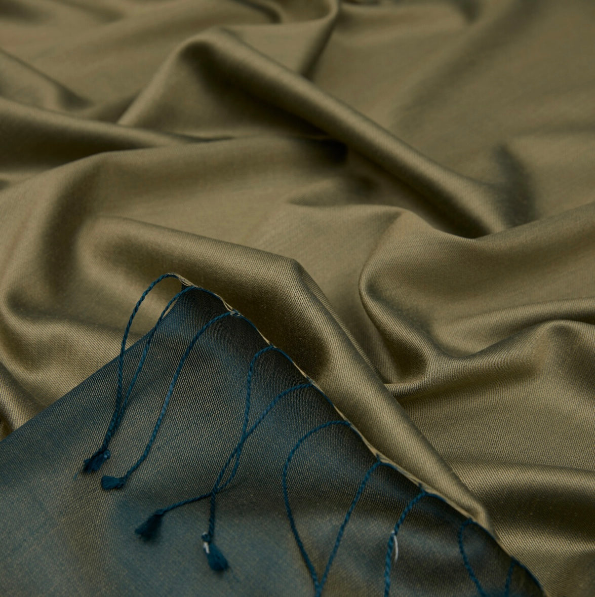 Ipekevi Seidenschal in Khaki