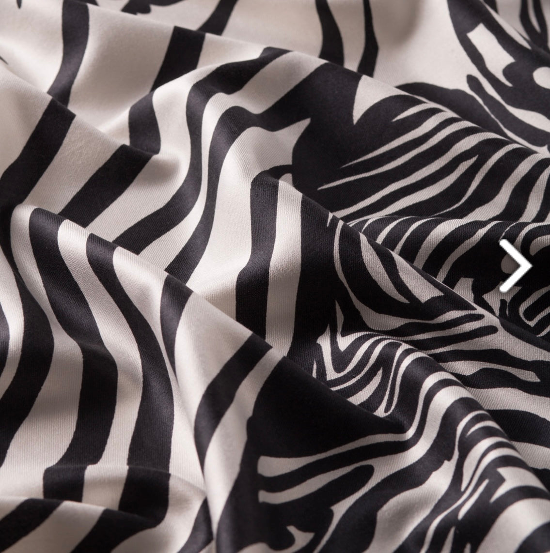 Ipekevi Zebra Seidenschal