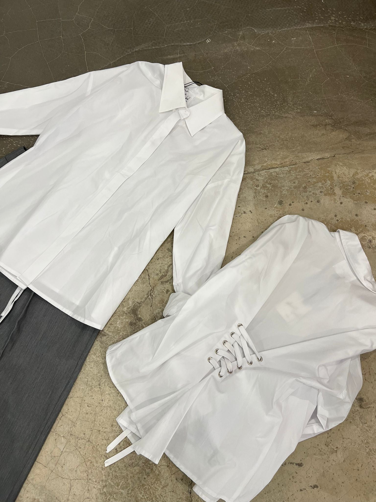 Bluse mit Rückendetail