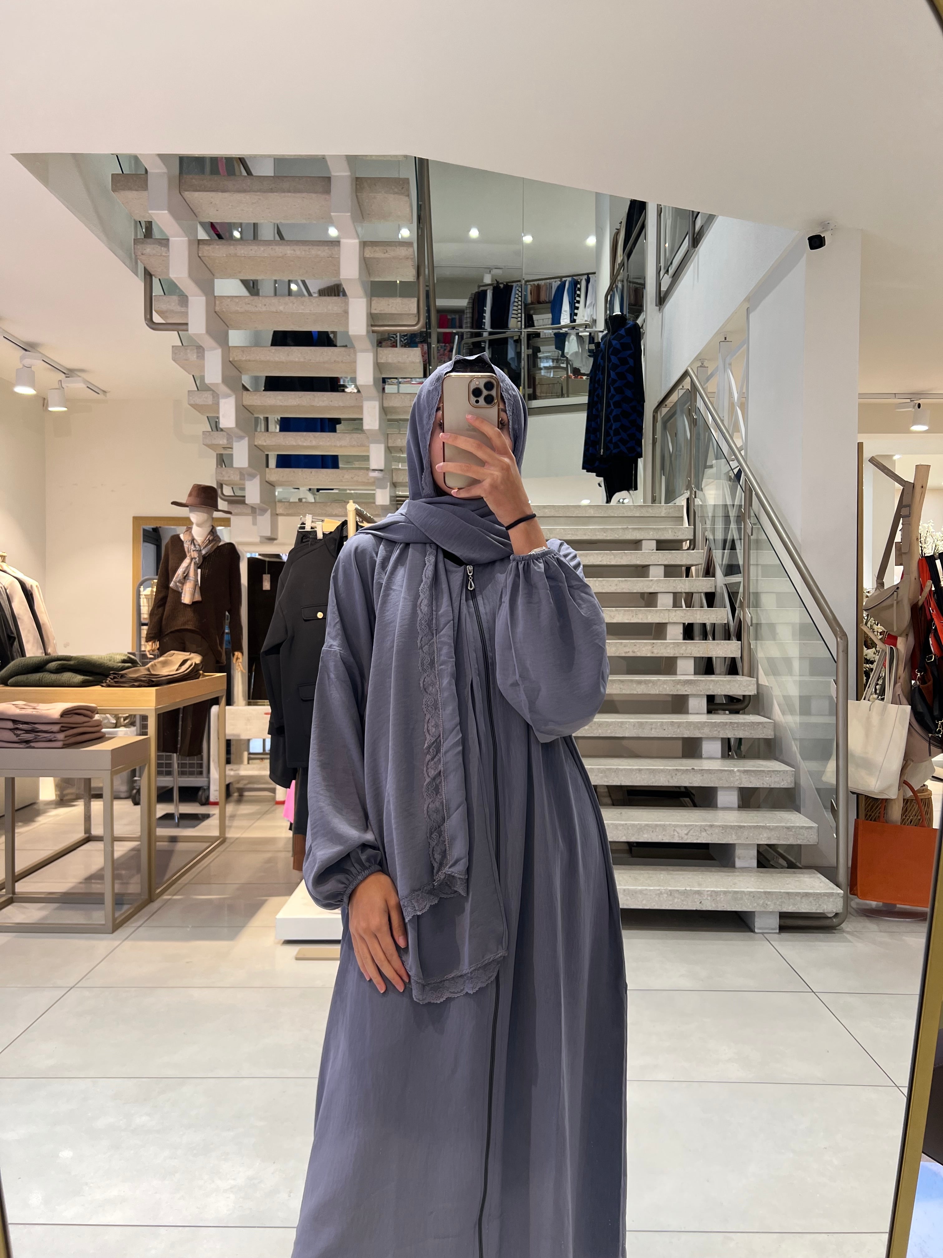 Abaya mit Hijab