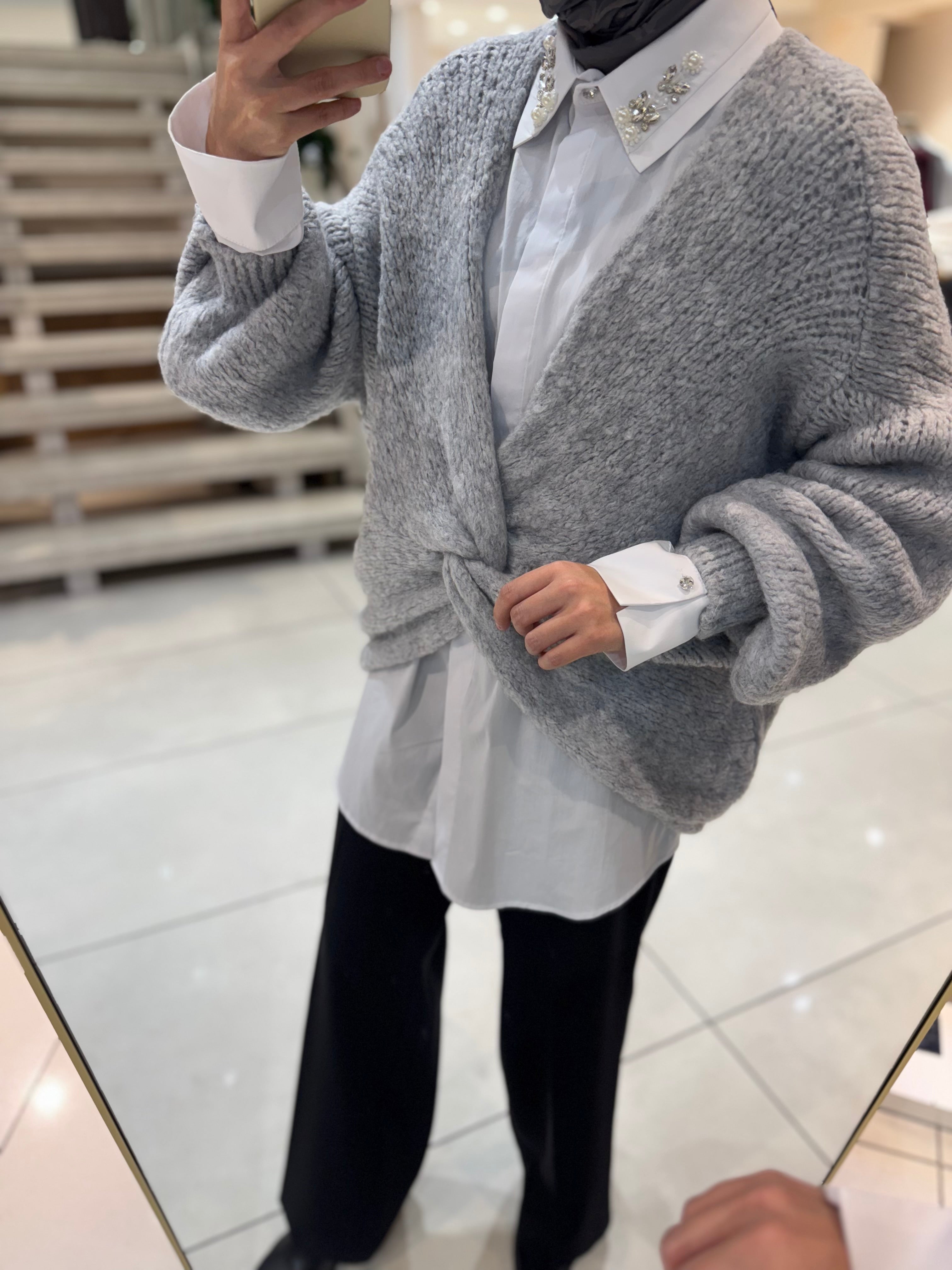 Pullover mit Knotendetail