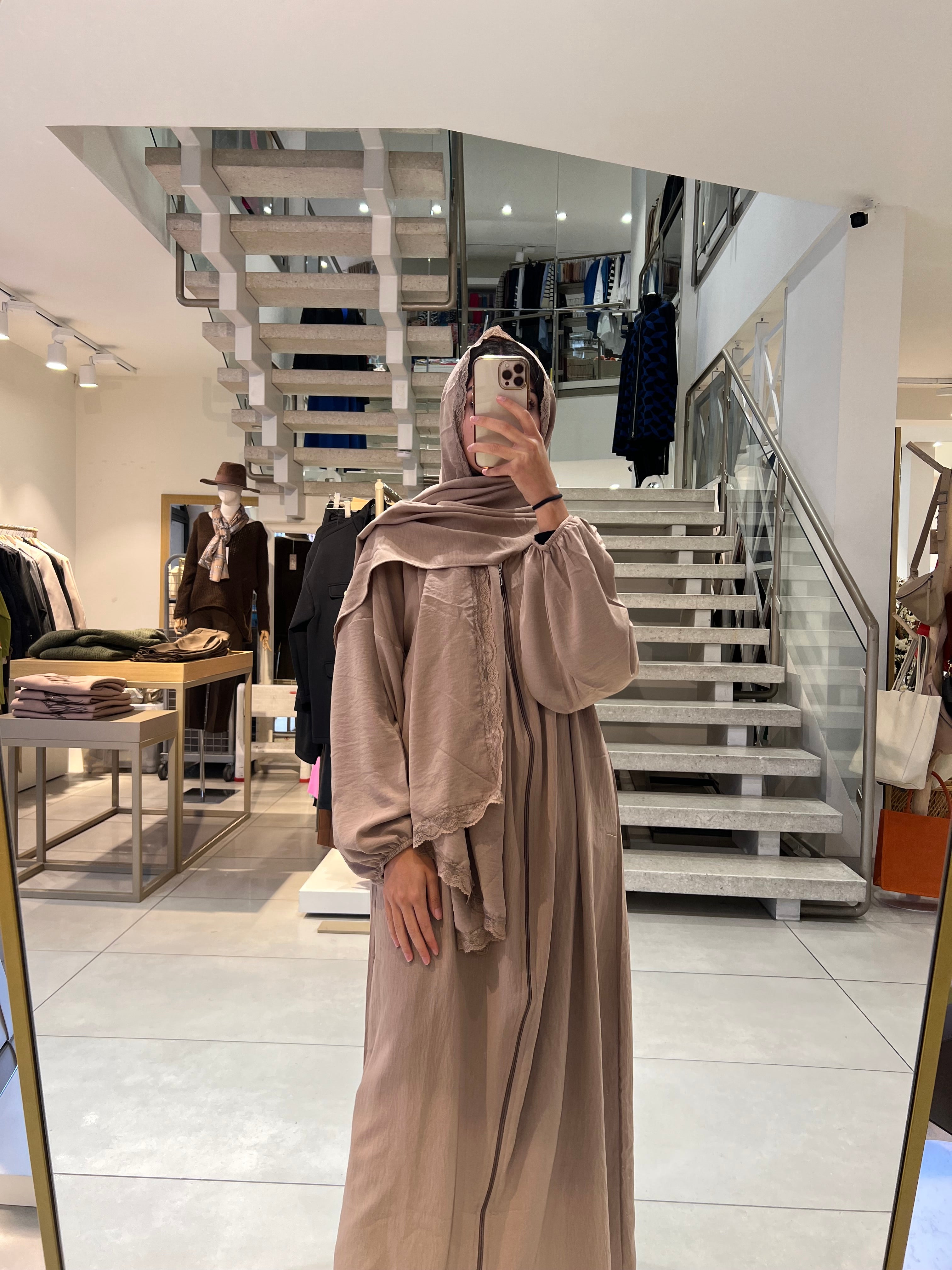 Abaya mit Hijab