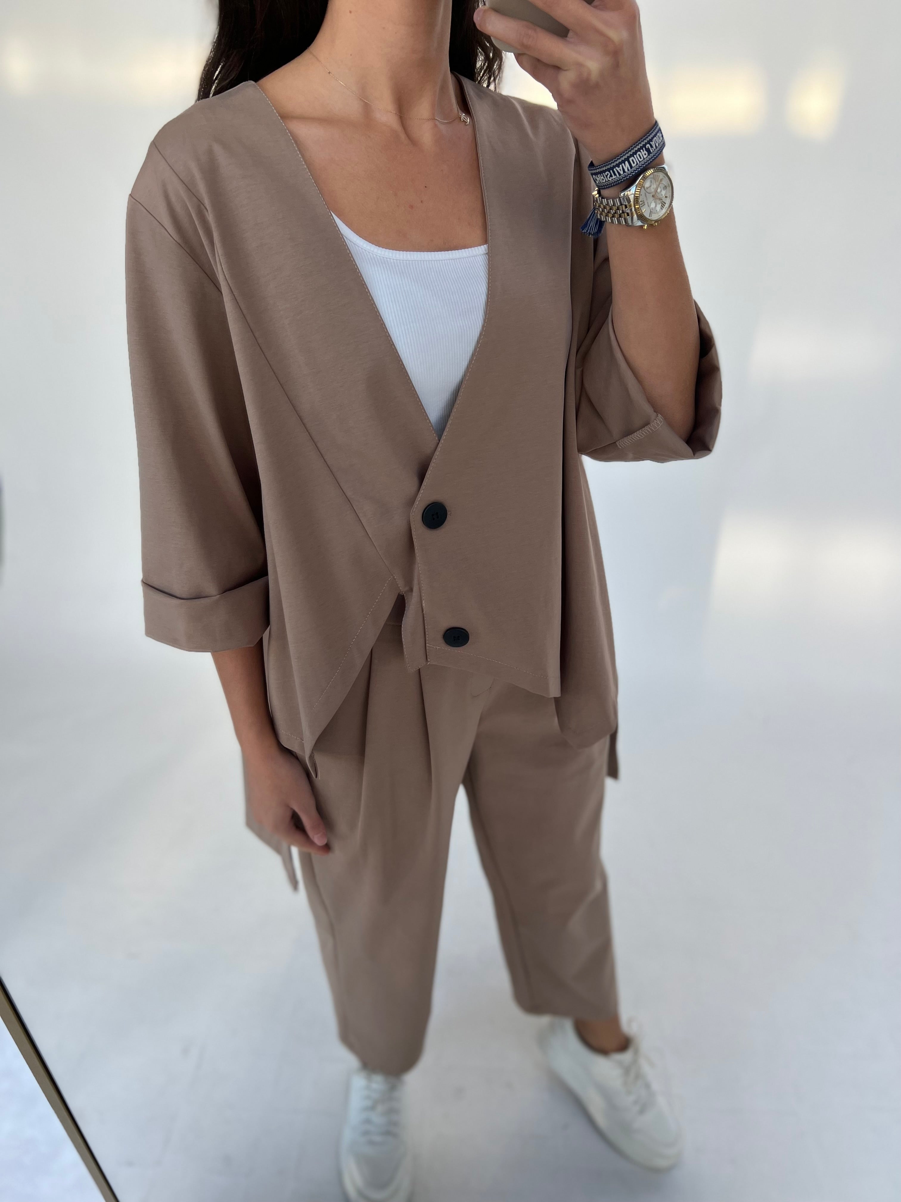 Asymmetrical jacket pel