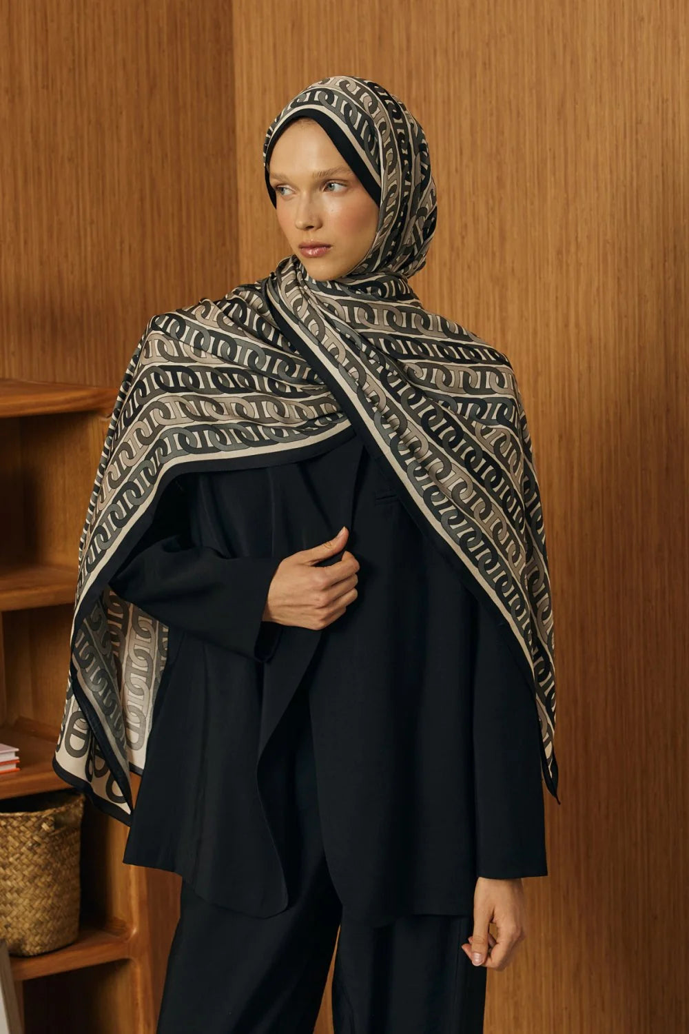 MRW Monogram Flos Schal
