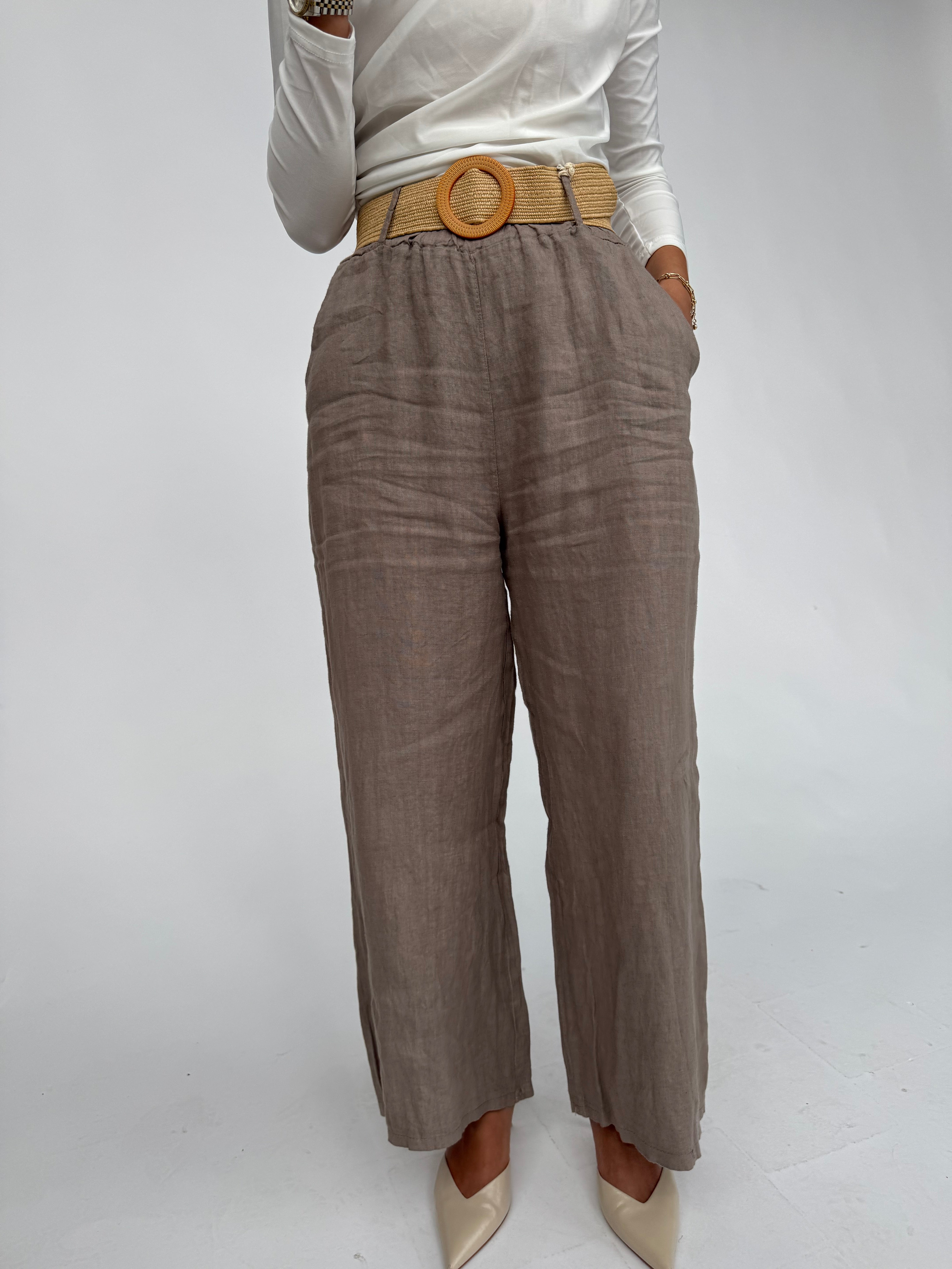 Leinenhose mit Gürtel