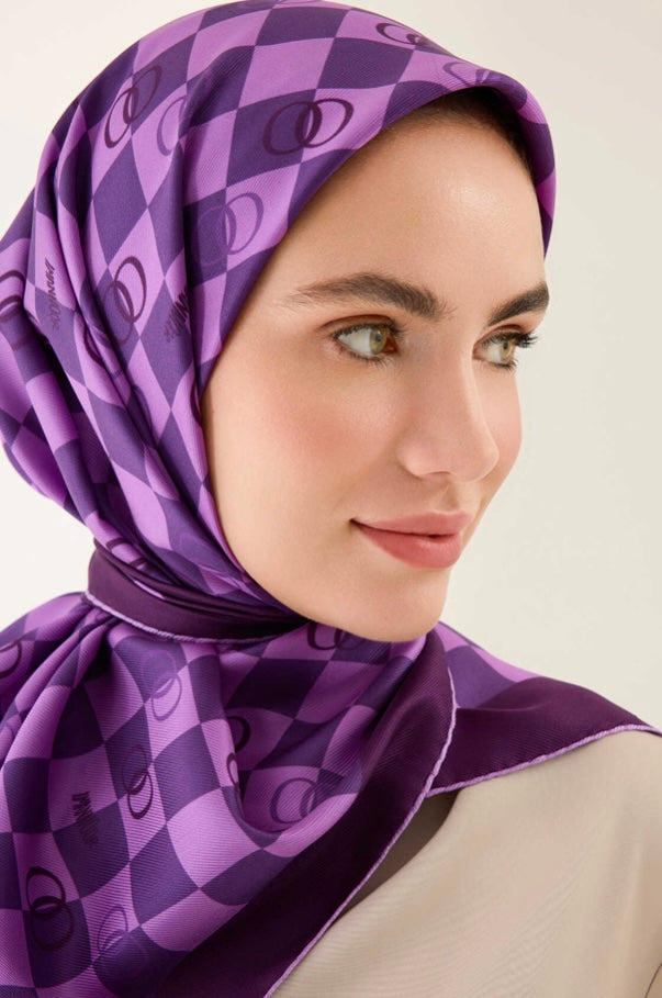 İmannoor Dama Logo Silk Scarf in Lila