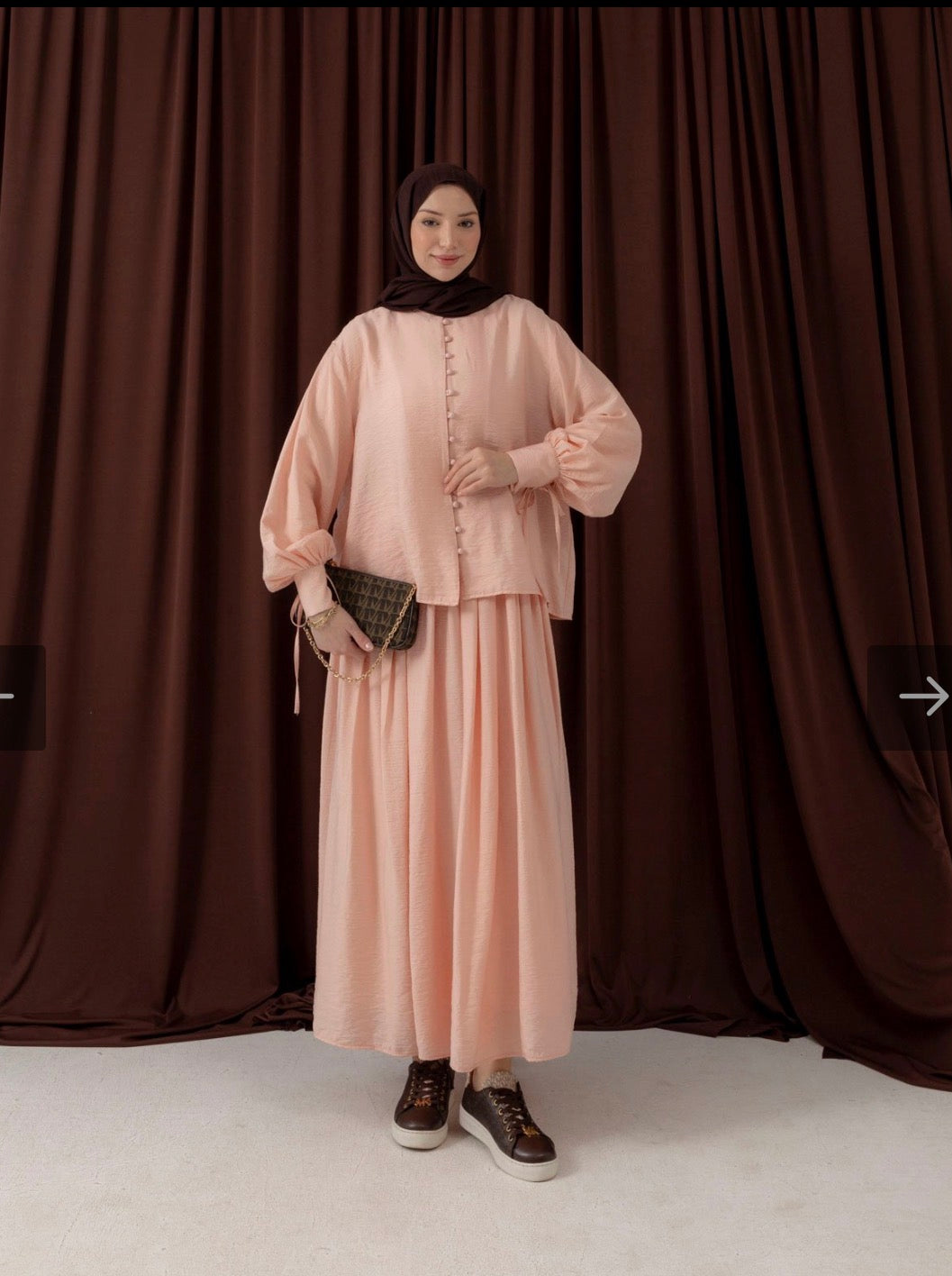 Zweiteiler mit Rock und Knopfleiste