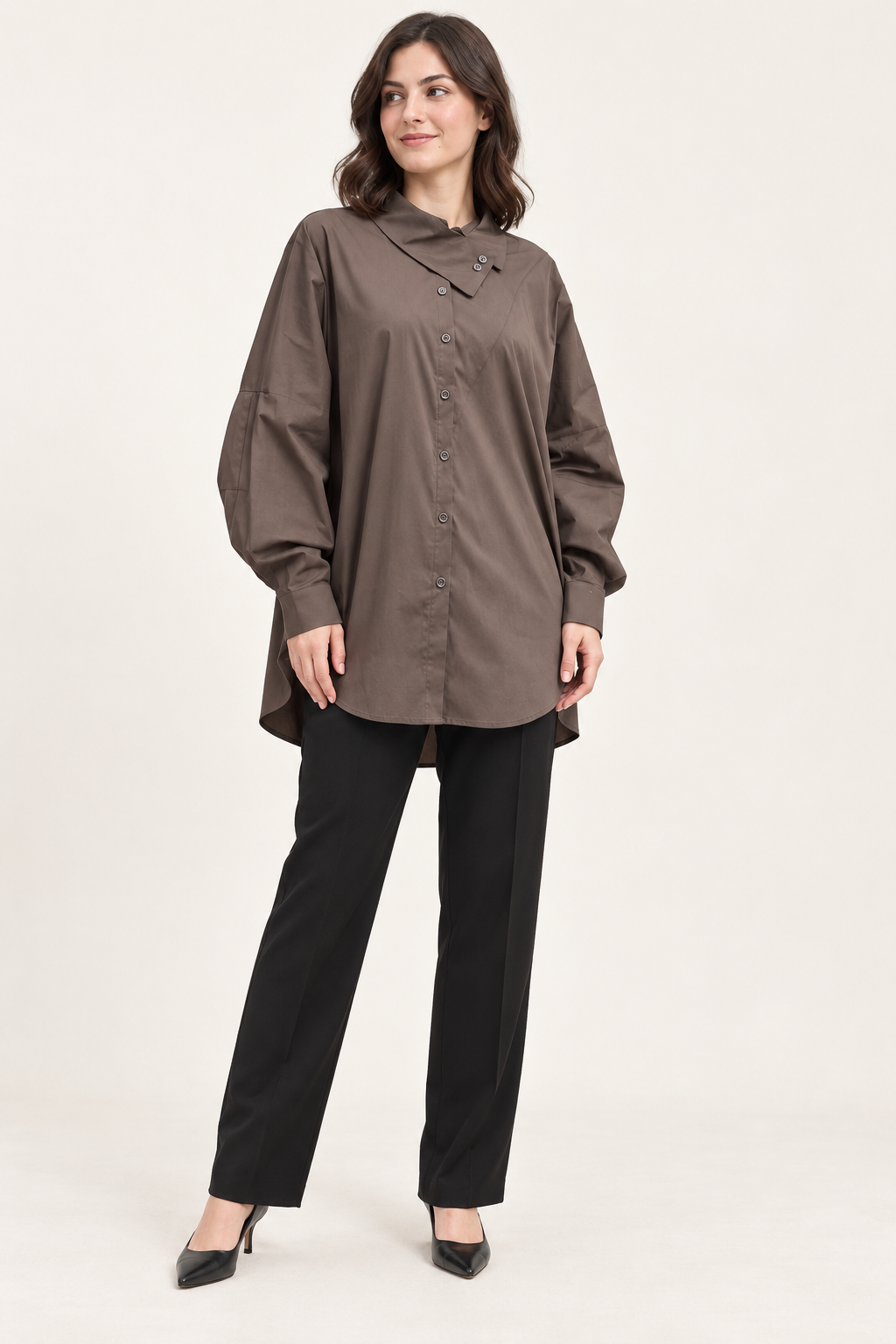 Bluse mit asymmetrischem Kragen