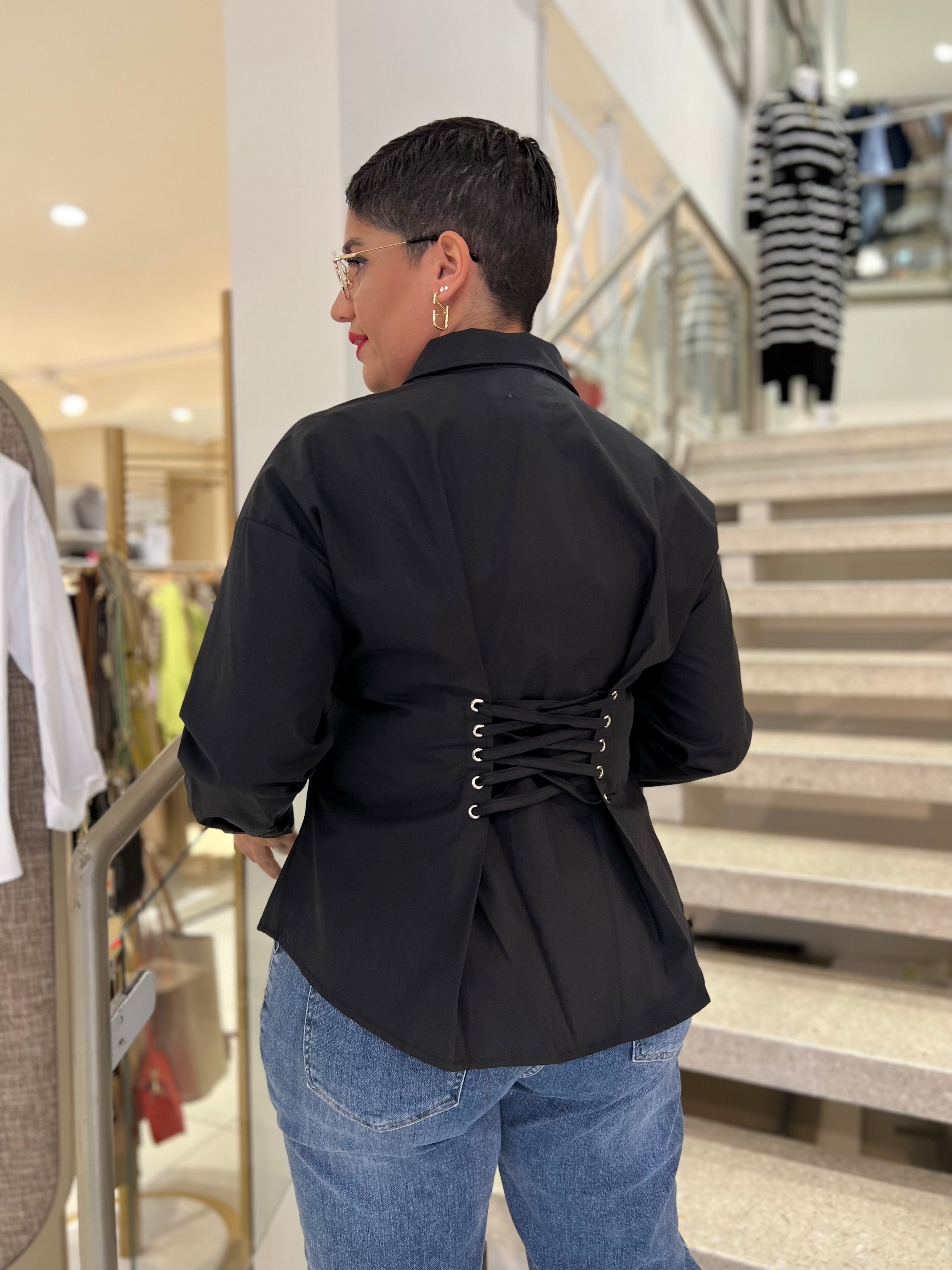 Bluse mit Rückendetail