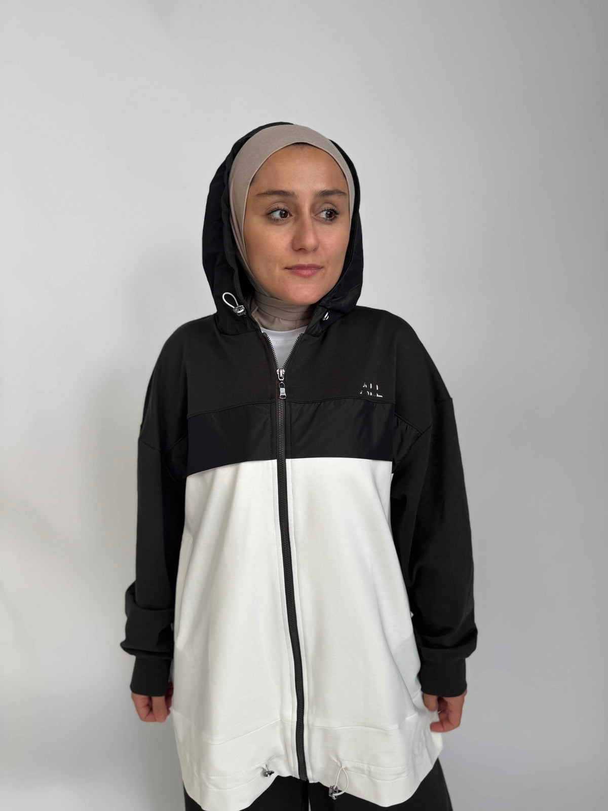 Zweiteiler mit sportlicher Jacke