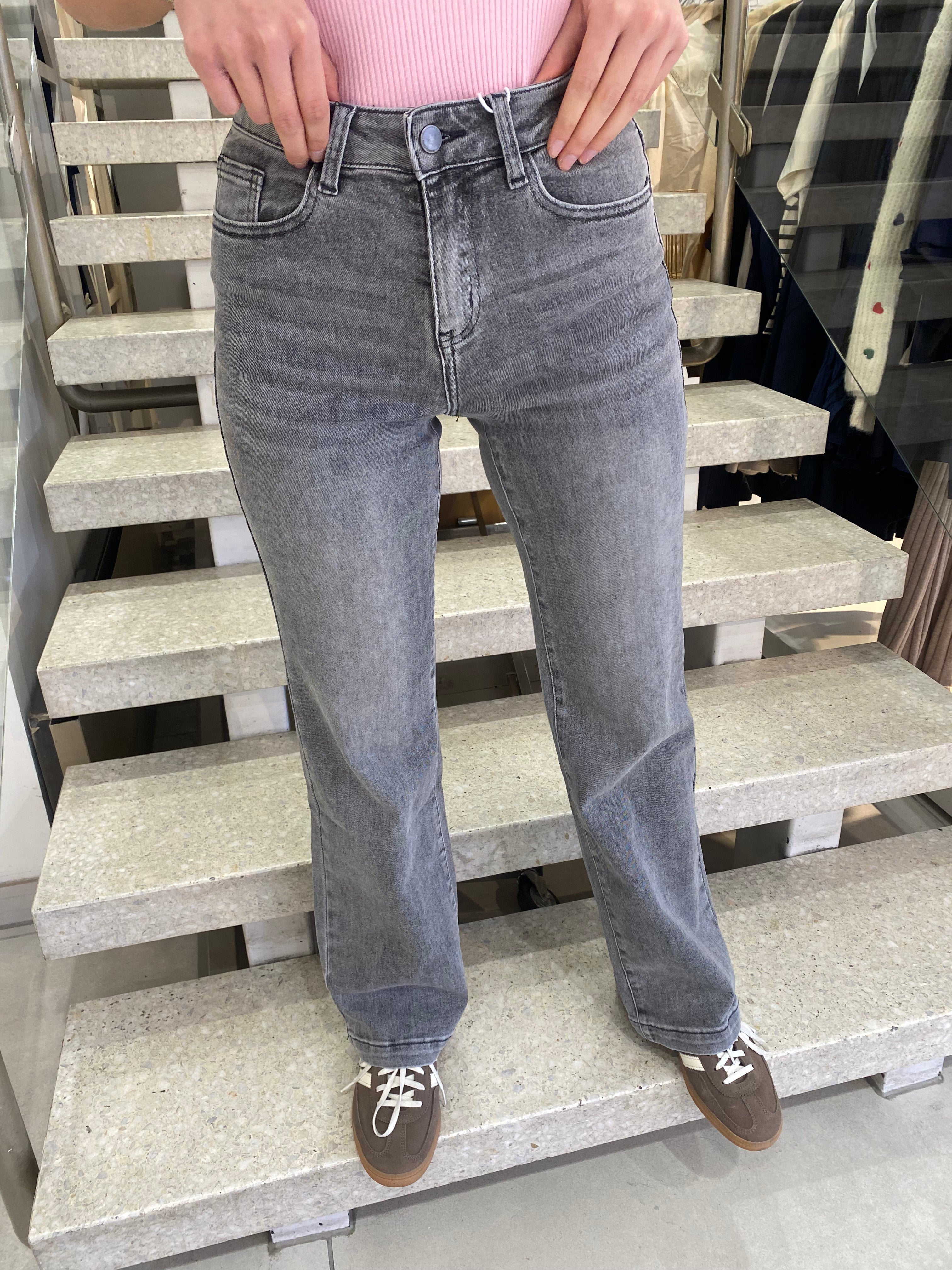 Mondy Jeans