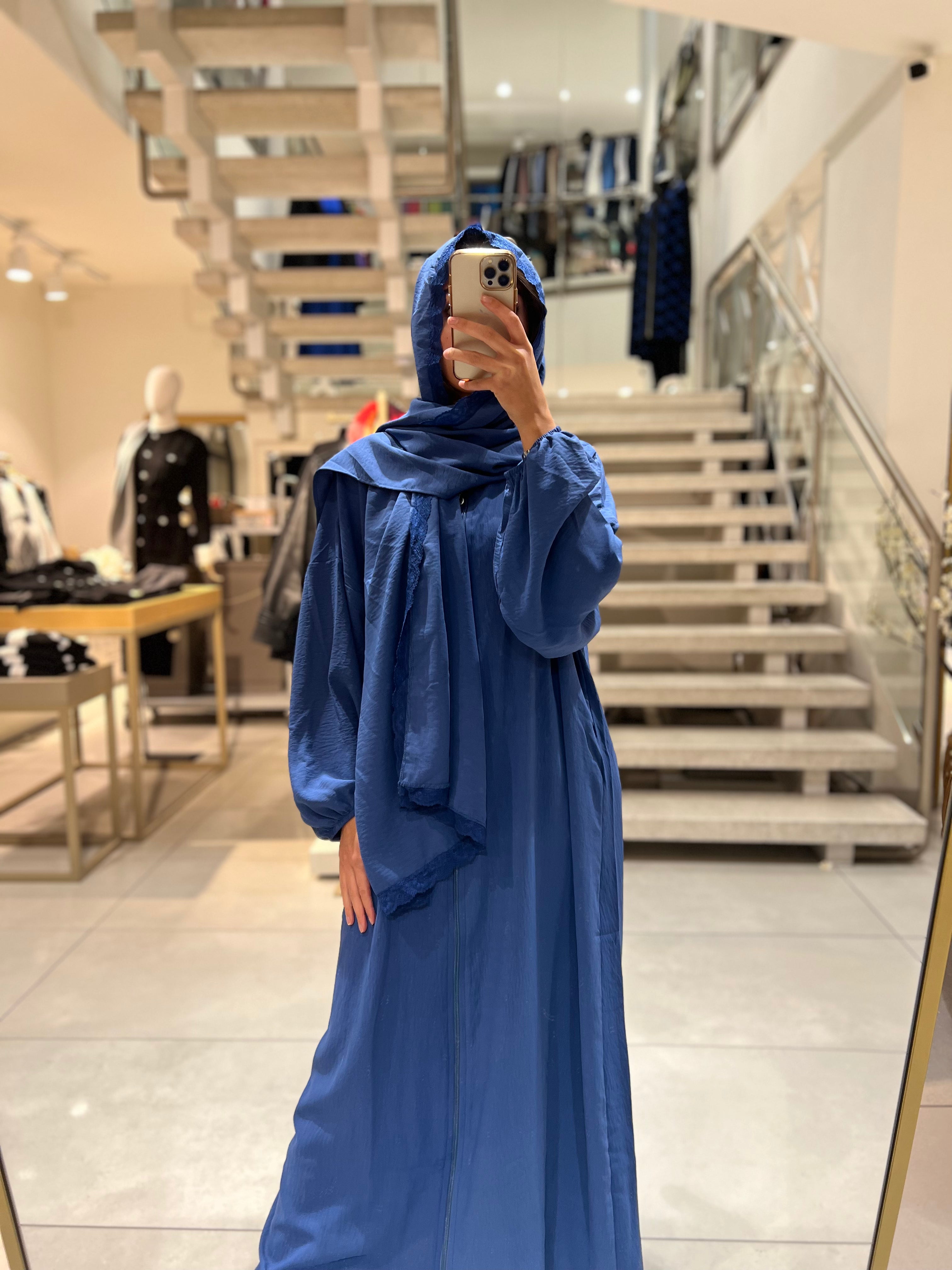 Abaya mit Hijab