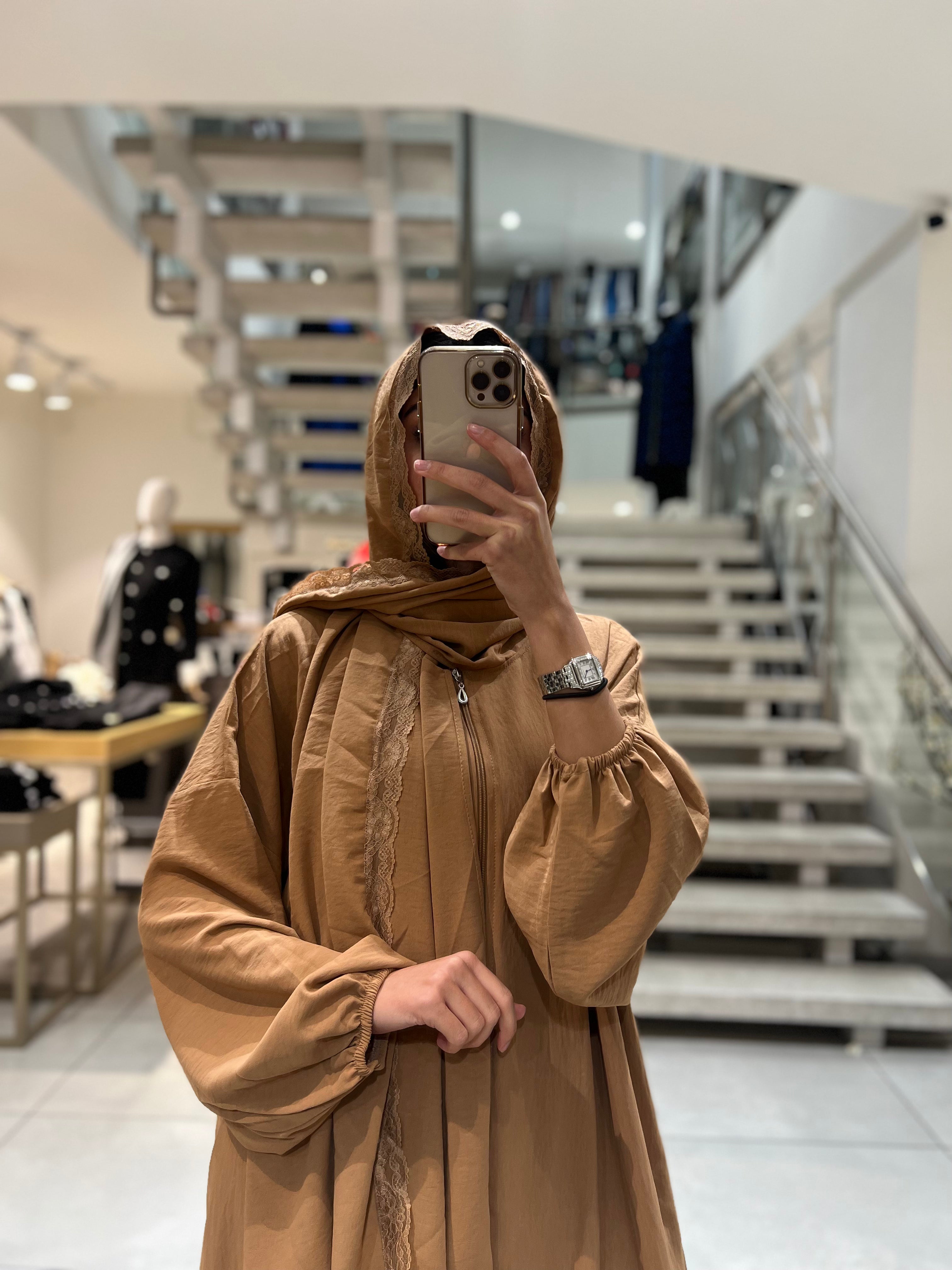 Abaya mit Hijab