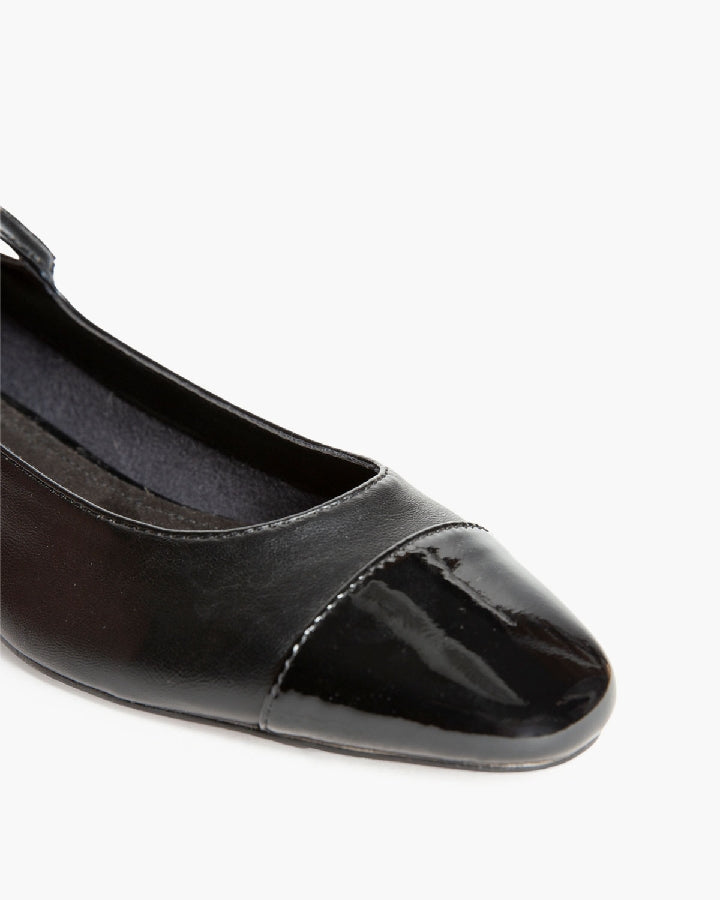 Mary-Janes mit Lackdetail