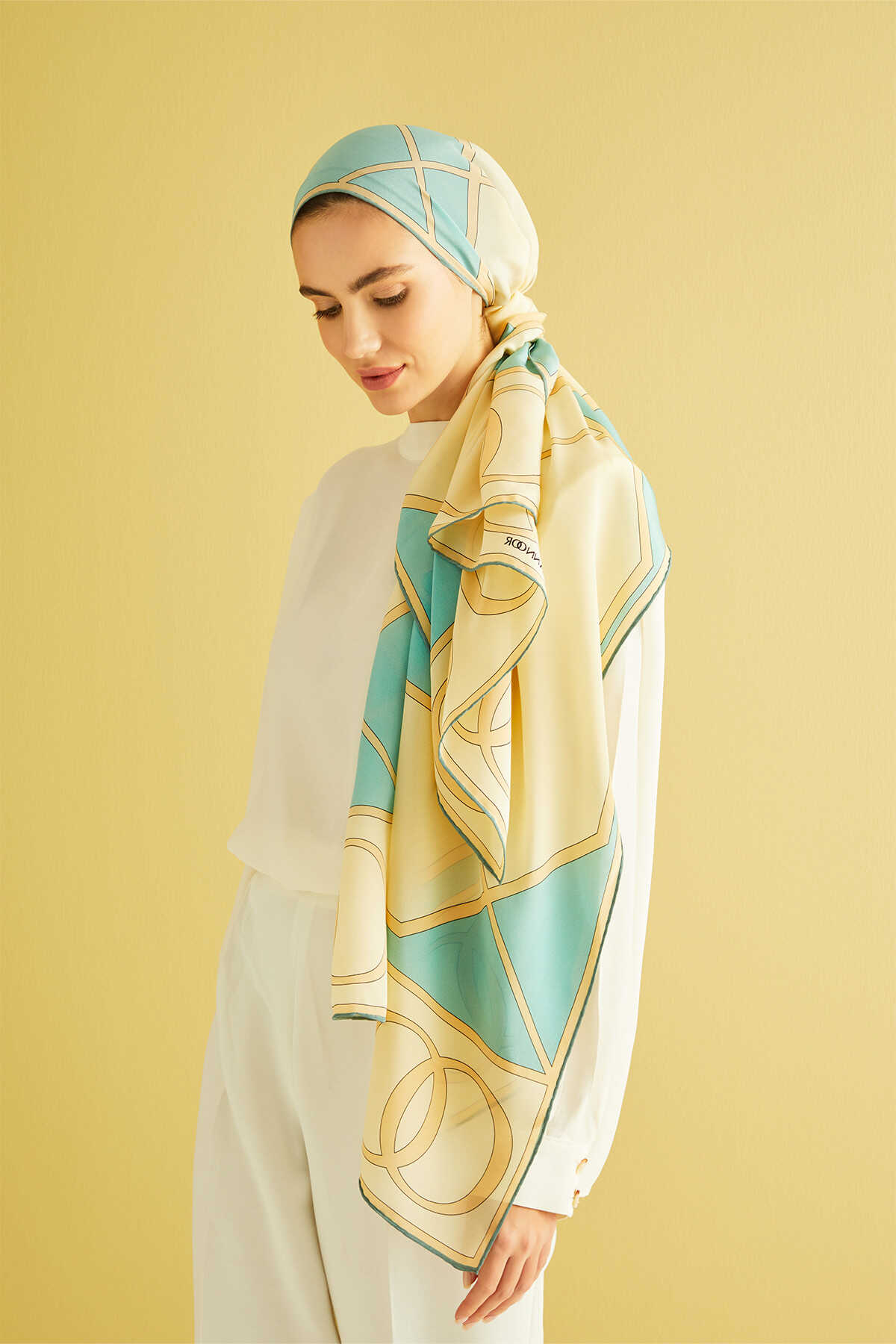 IMannoor hijab hexagon silk in the color mint