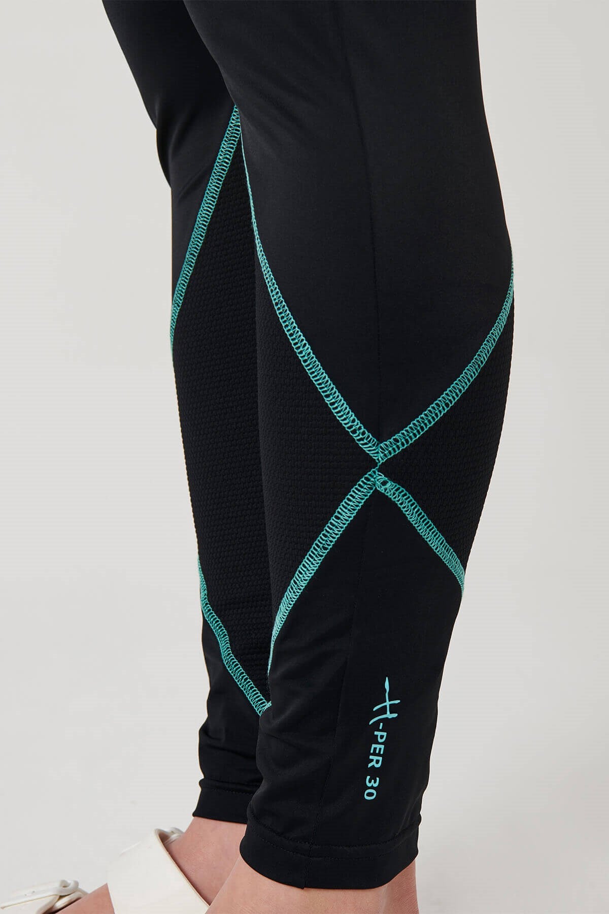Hijab Beachwear Hasema Performance in Schwarz-Grün