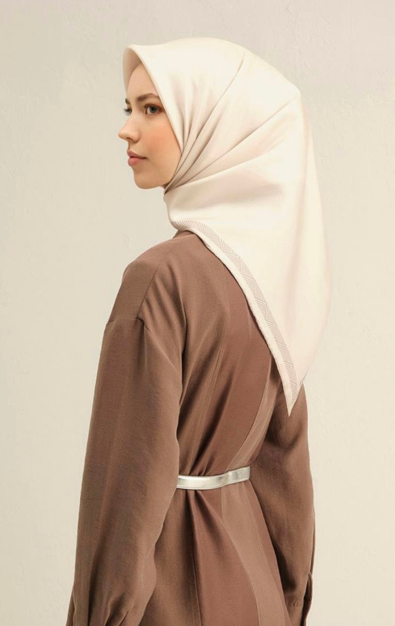 Armine Silk Eşarp Klasik Desenli in Beige