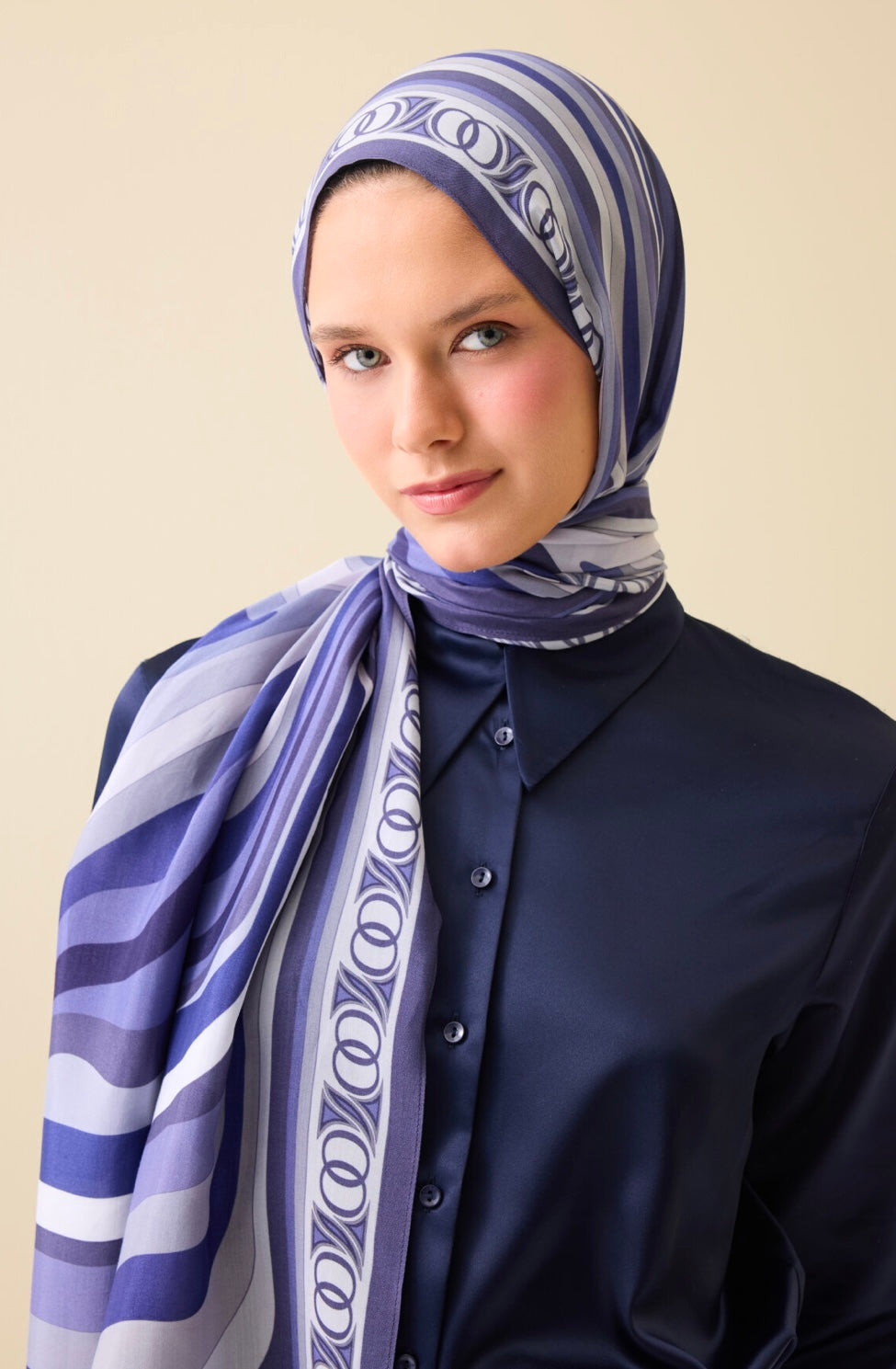 Imannoor Dalgarin icinde Viskose Schal