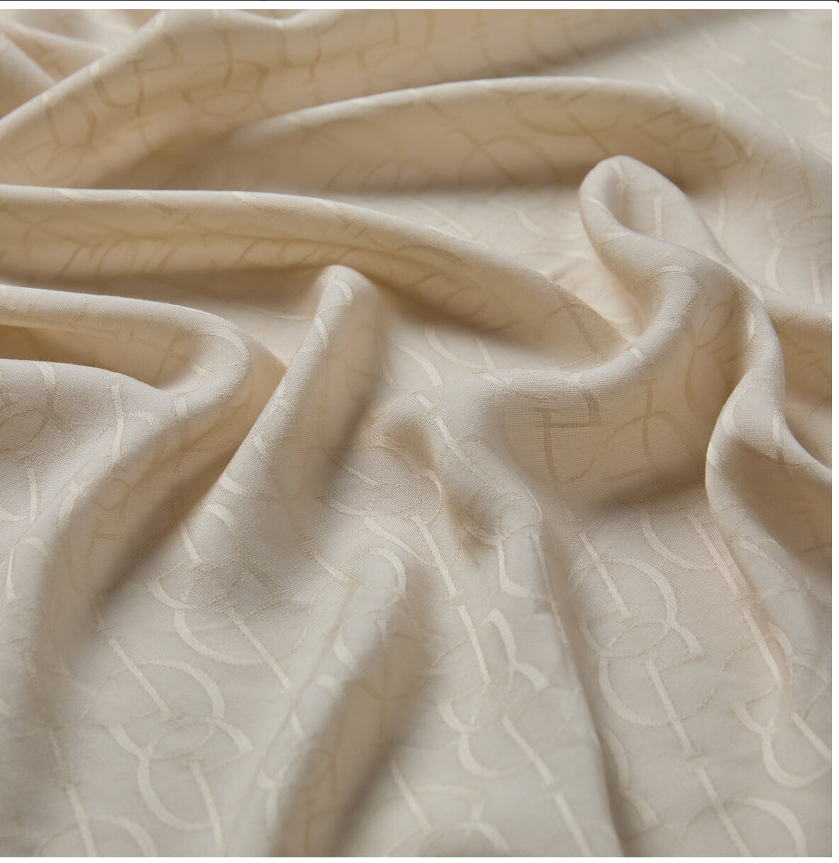 Ipekevi Monogram ie Schal