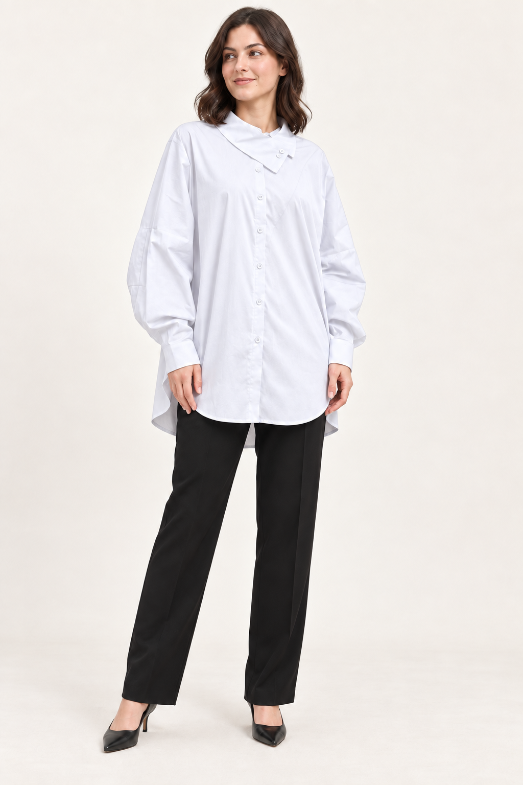 Bluse mit asymmetrischem Kragen