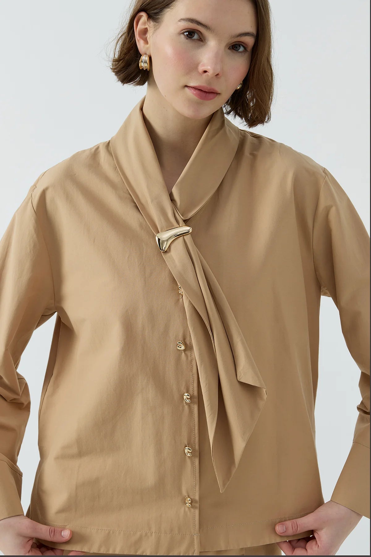 Clande Bluse mit Broschendetail