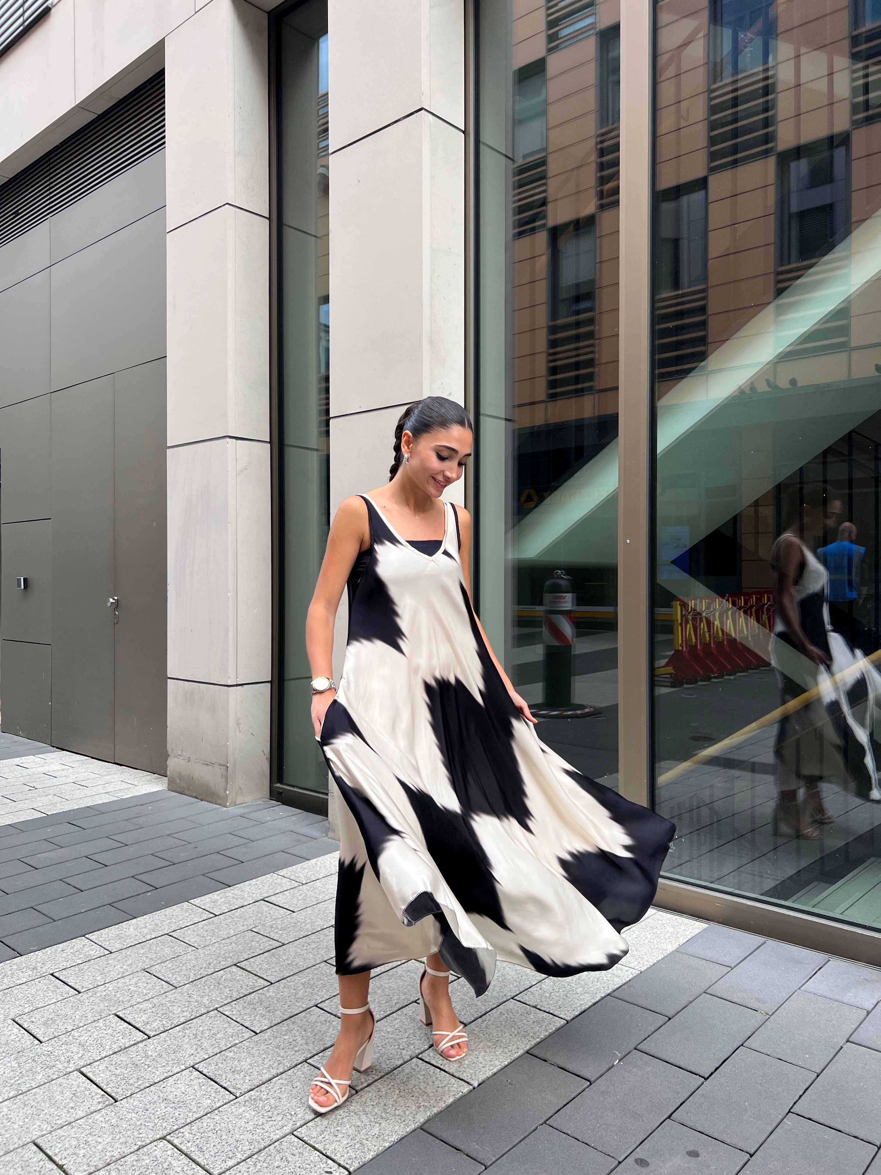 Asymmetrisches Trägerkleid