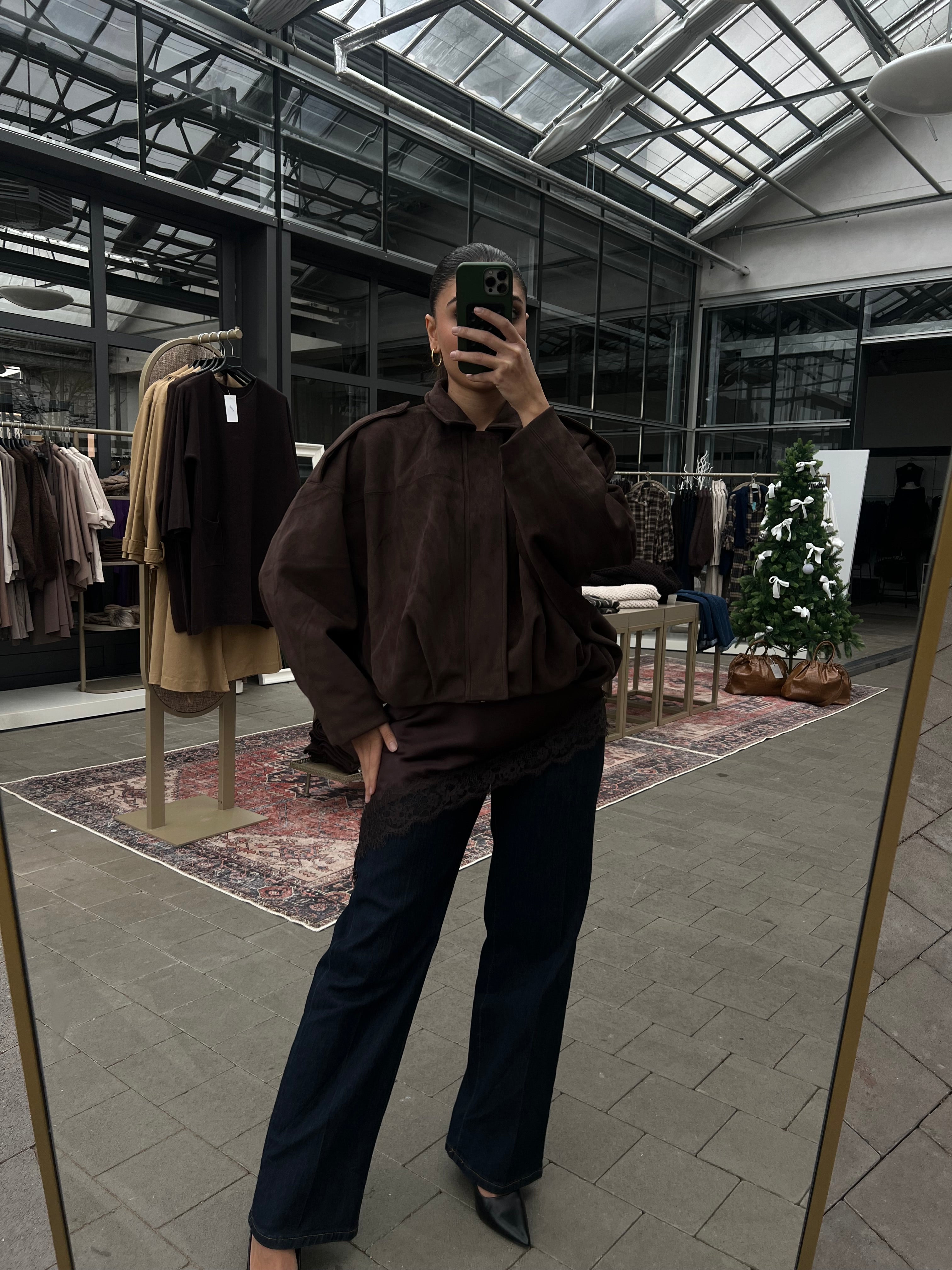 Asymmetrisches Spitzenkleid