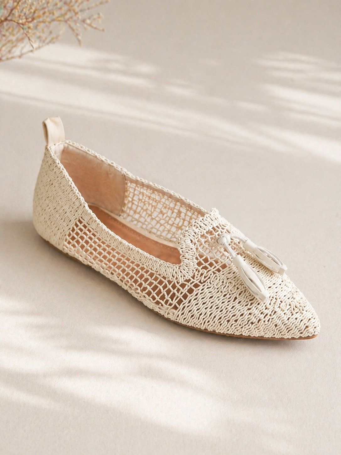 Spitze Loafer aus Rattan