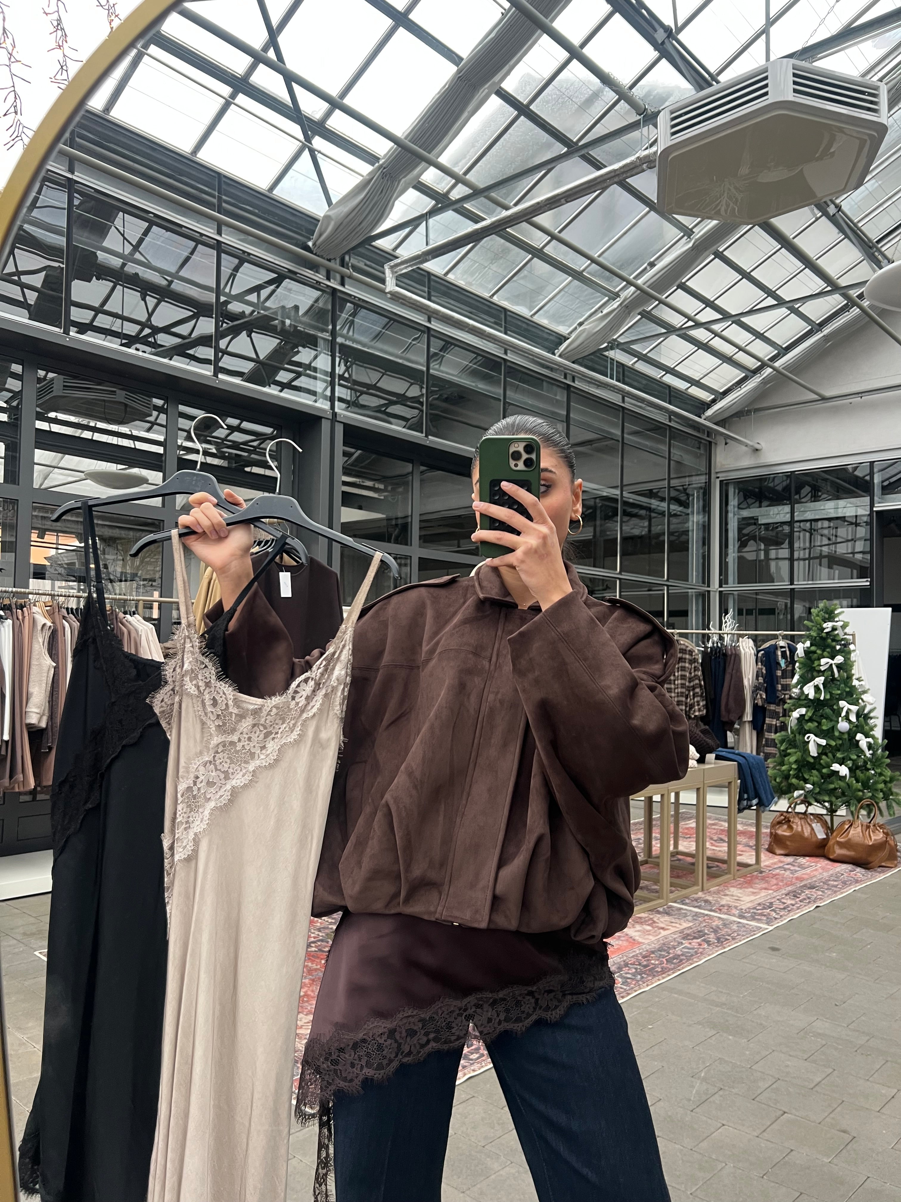 Asymmetrisches Spitzenkleid