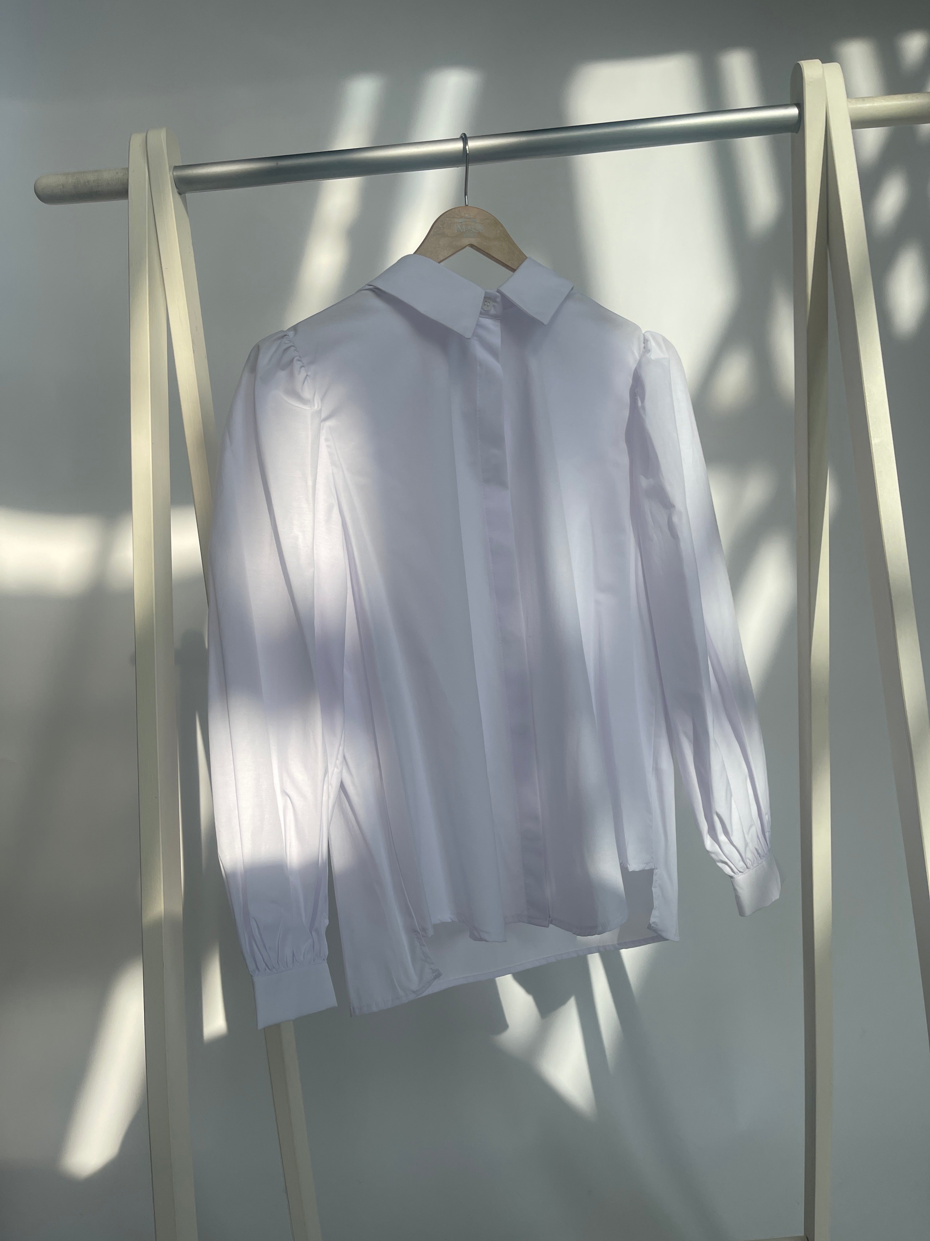 Hemd Mery mit gepolsterten Schulterdetail