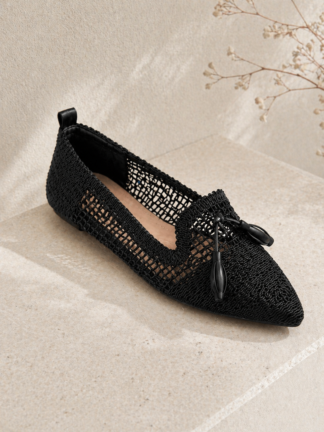 Spitze Loafer aus Rattan