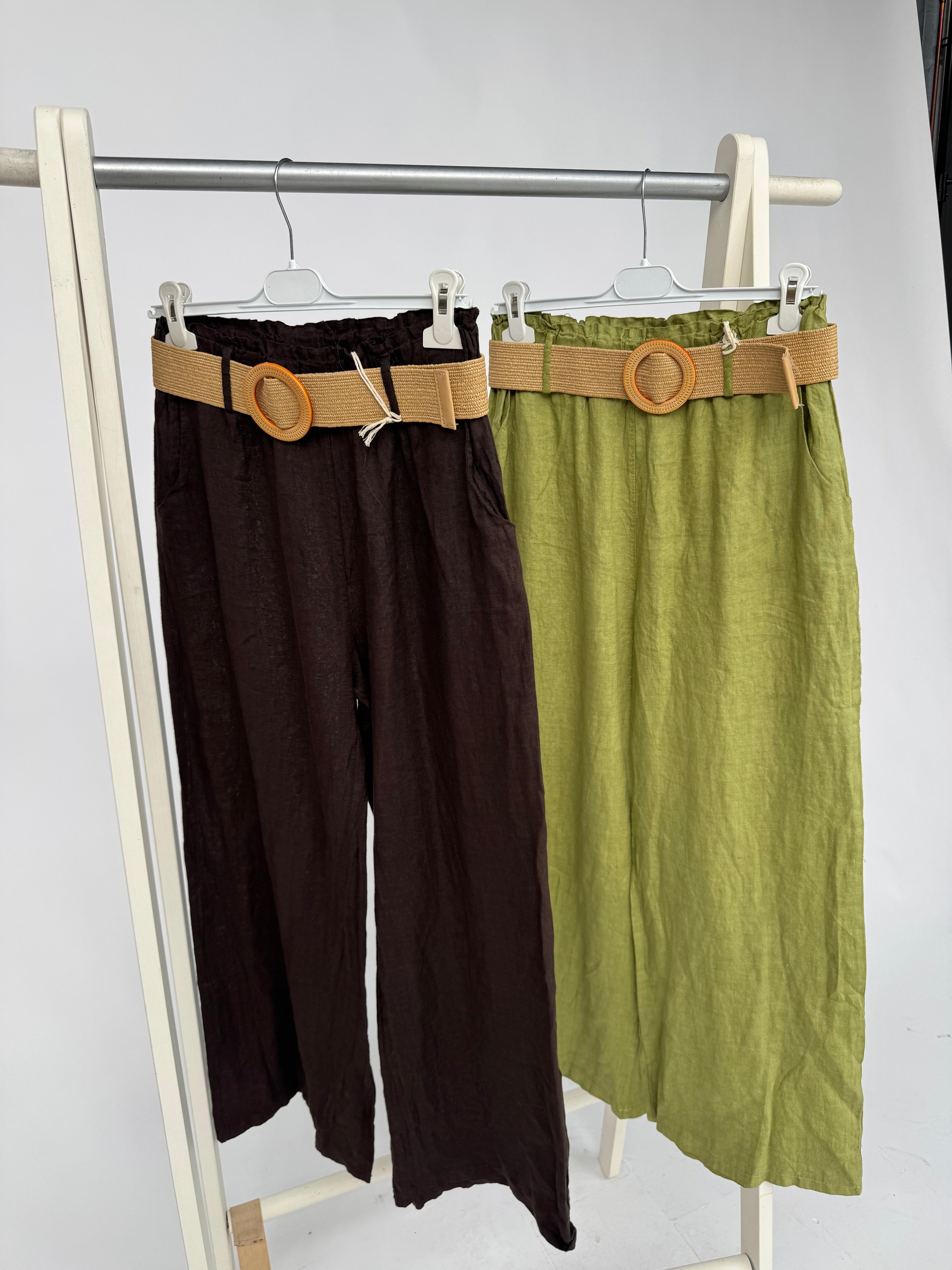 Leinenhose mit Gürtel