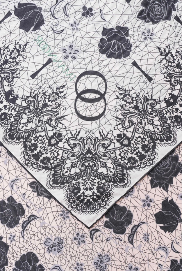 İmannoor Rose Lace Double-Sided Twill Silk Scarf in Puder-Weiß