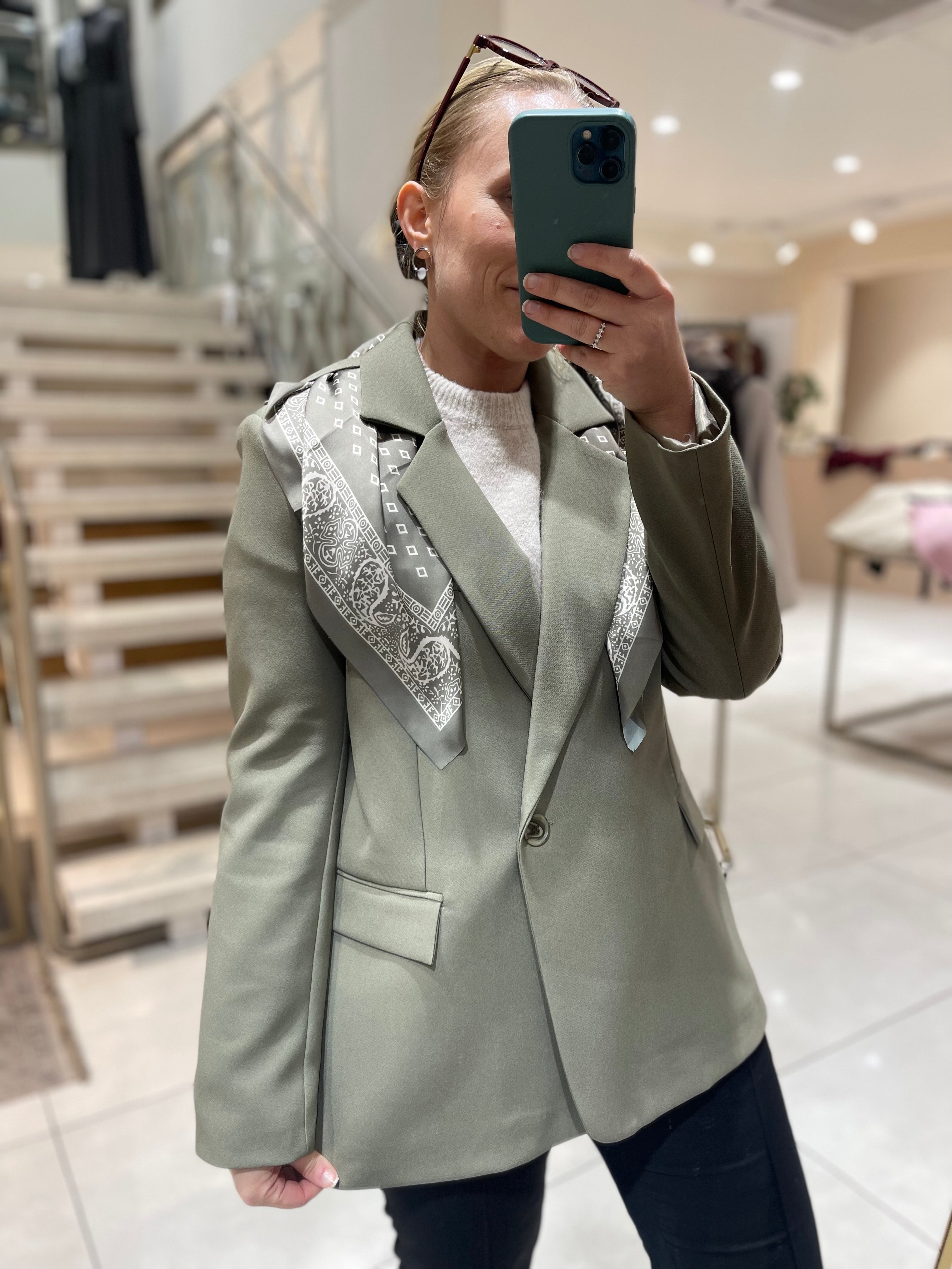 Blazer mit Tuchdetail