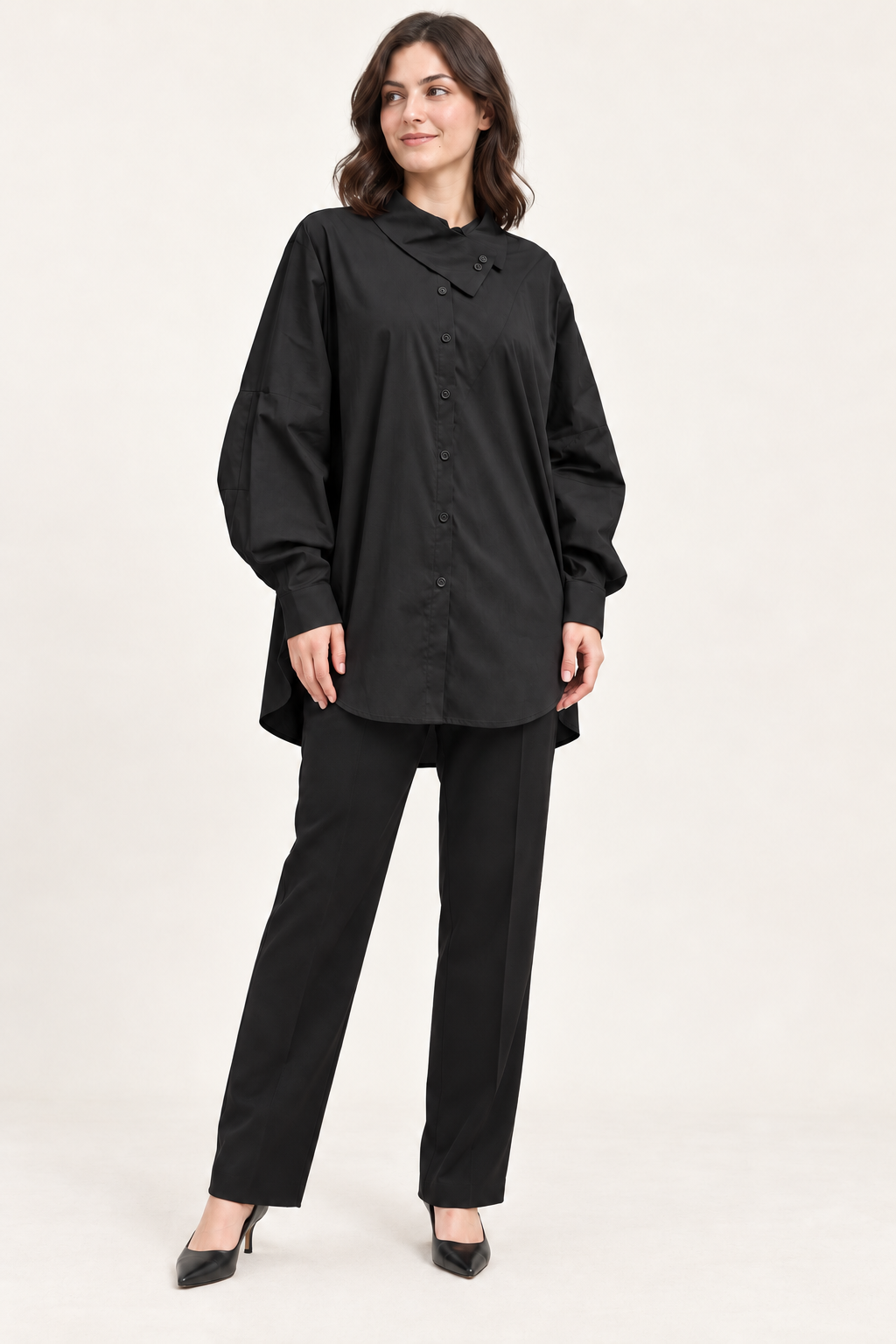 Bluse mit asymmetrischem Kragen