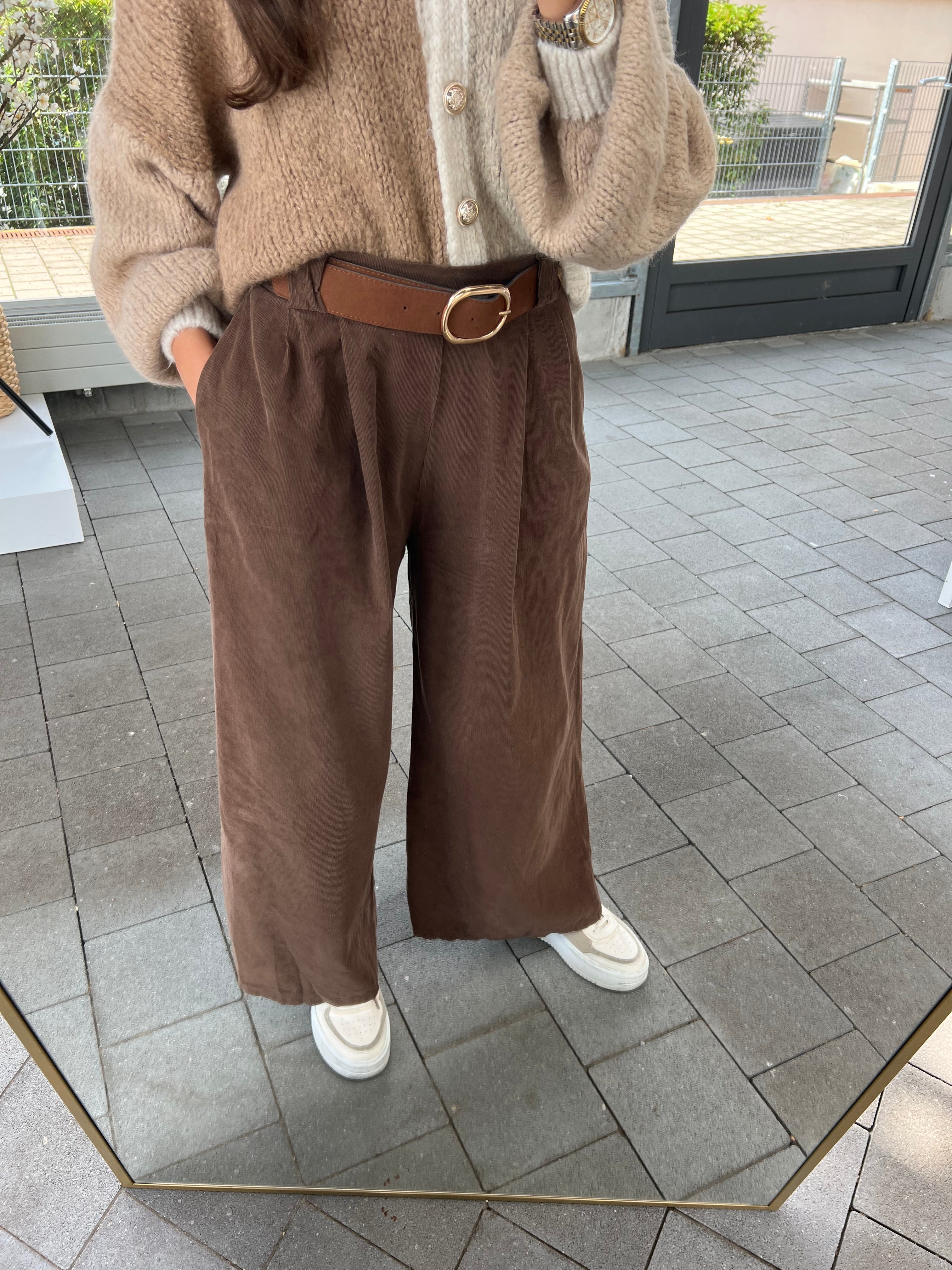 Cord pants with belts in brown