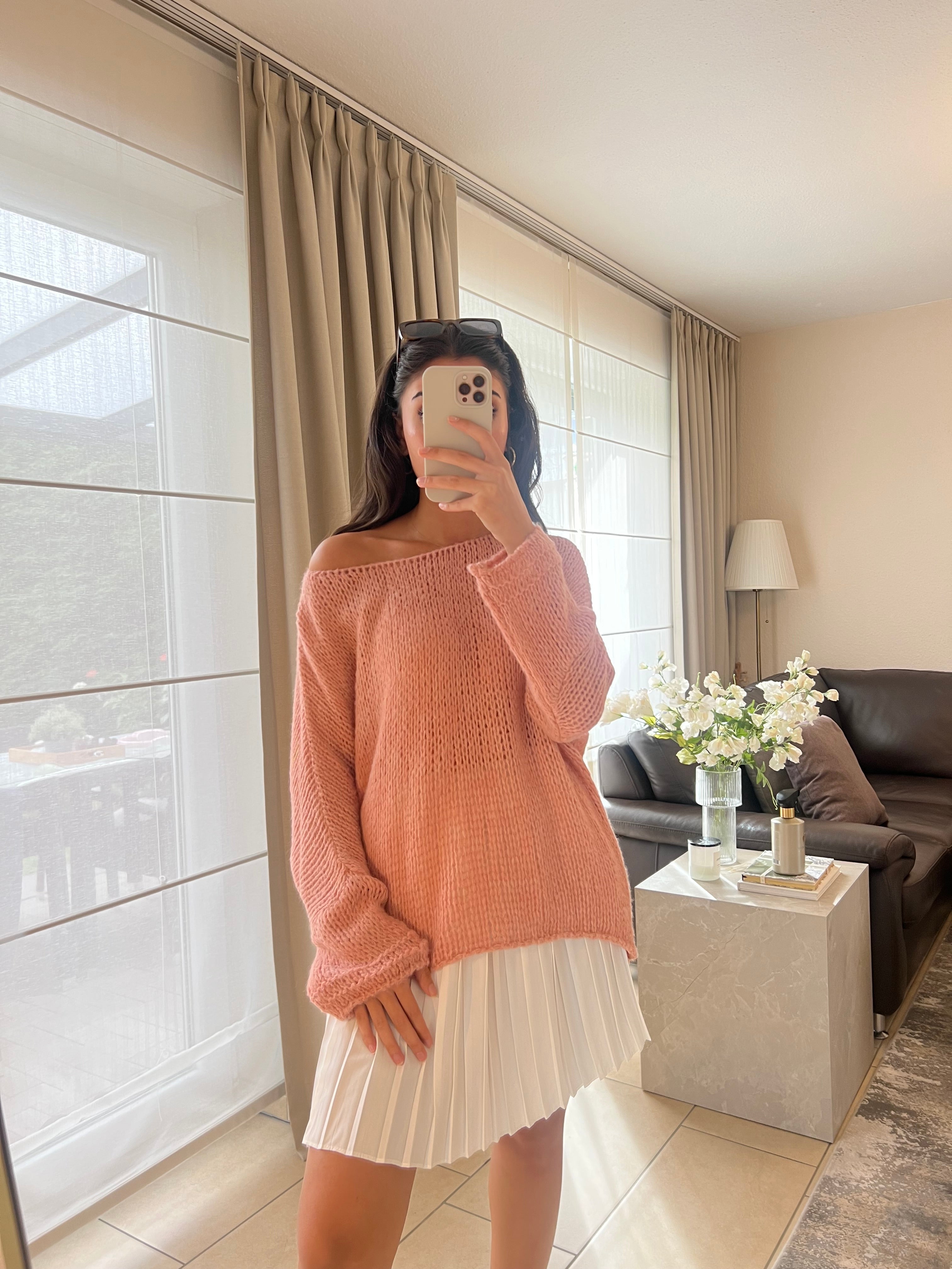 Knitting sweater asymmetrically pink