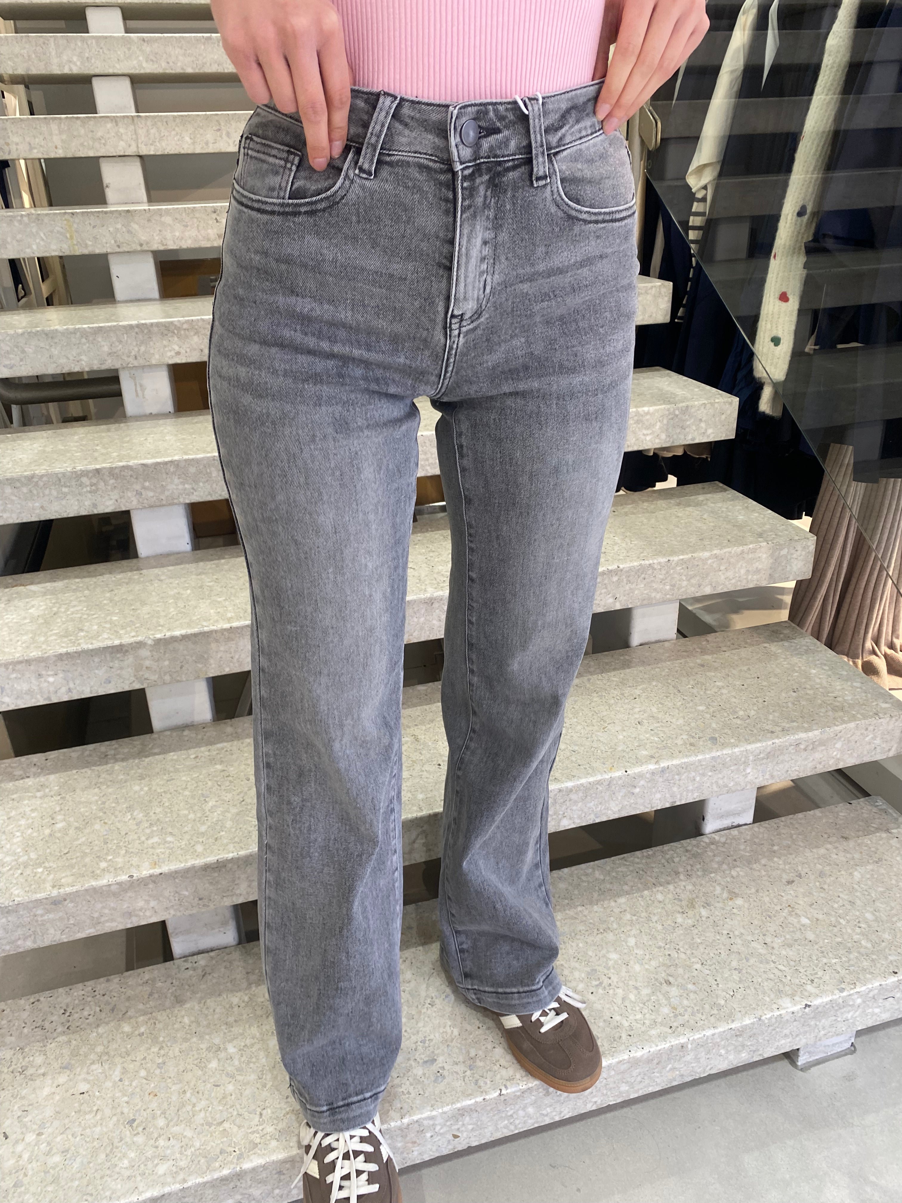 Mondy Jeans