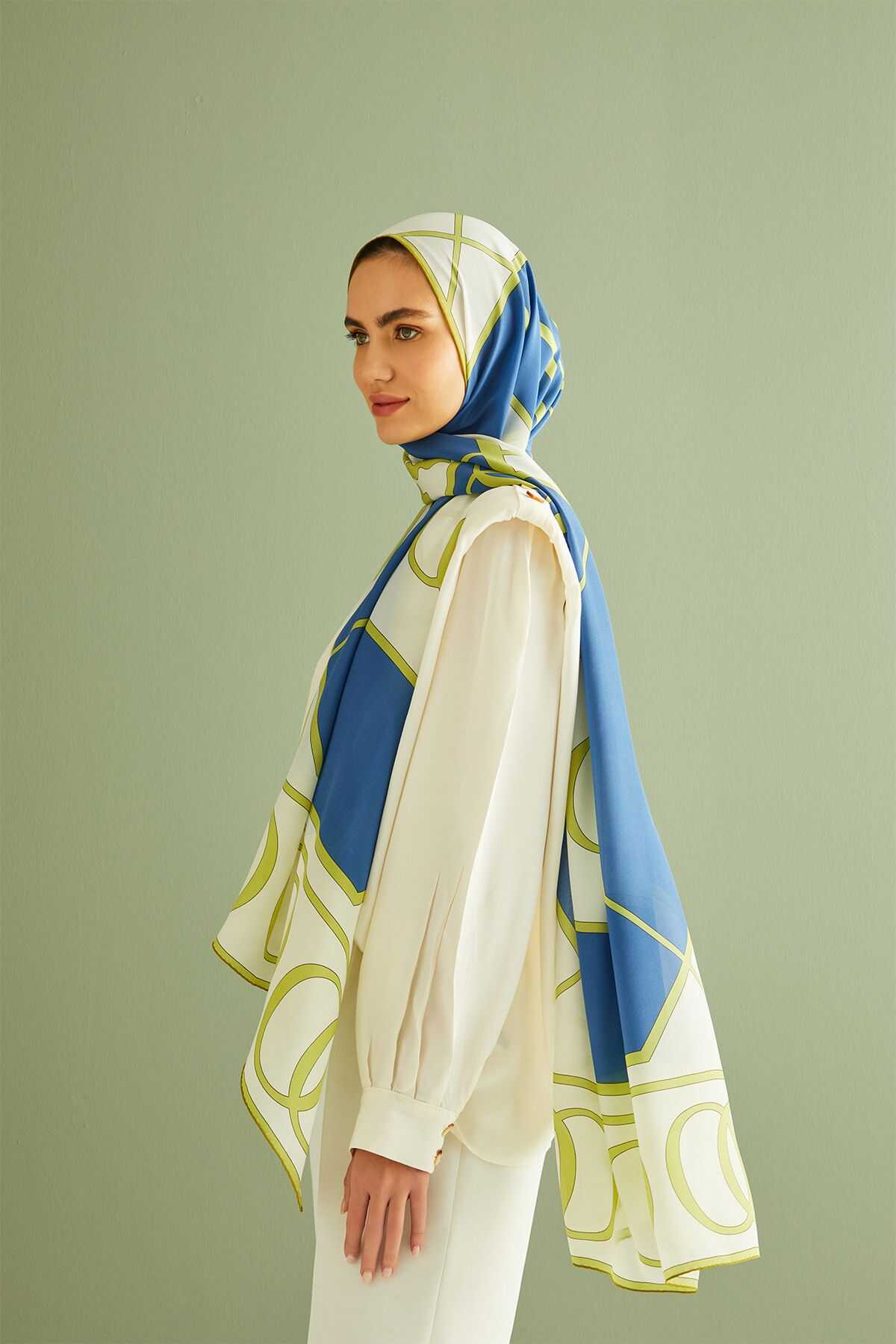 IMANNOOR Hijab Hexagon Silk in der Farbe Indigo