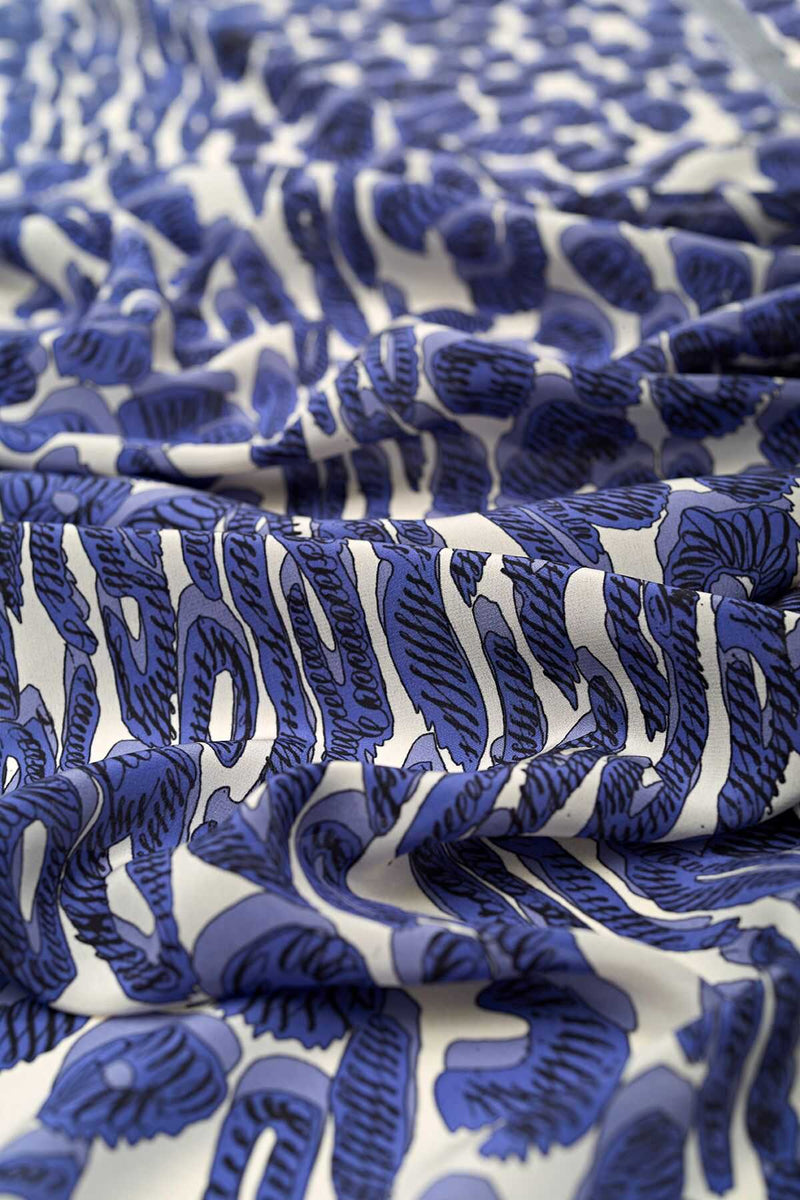 IMANNOOR Hijab Leopard Silk in der Farbe Indigo