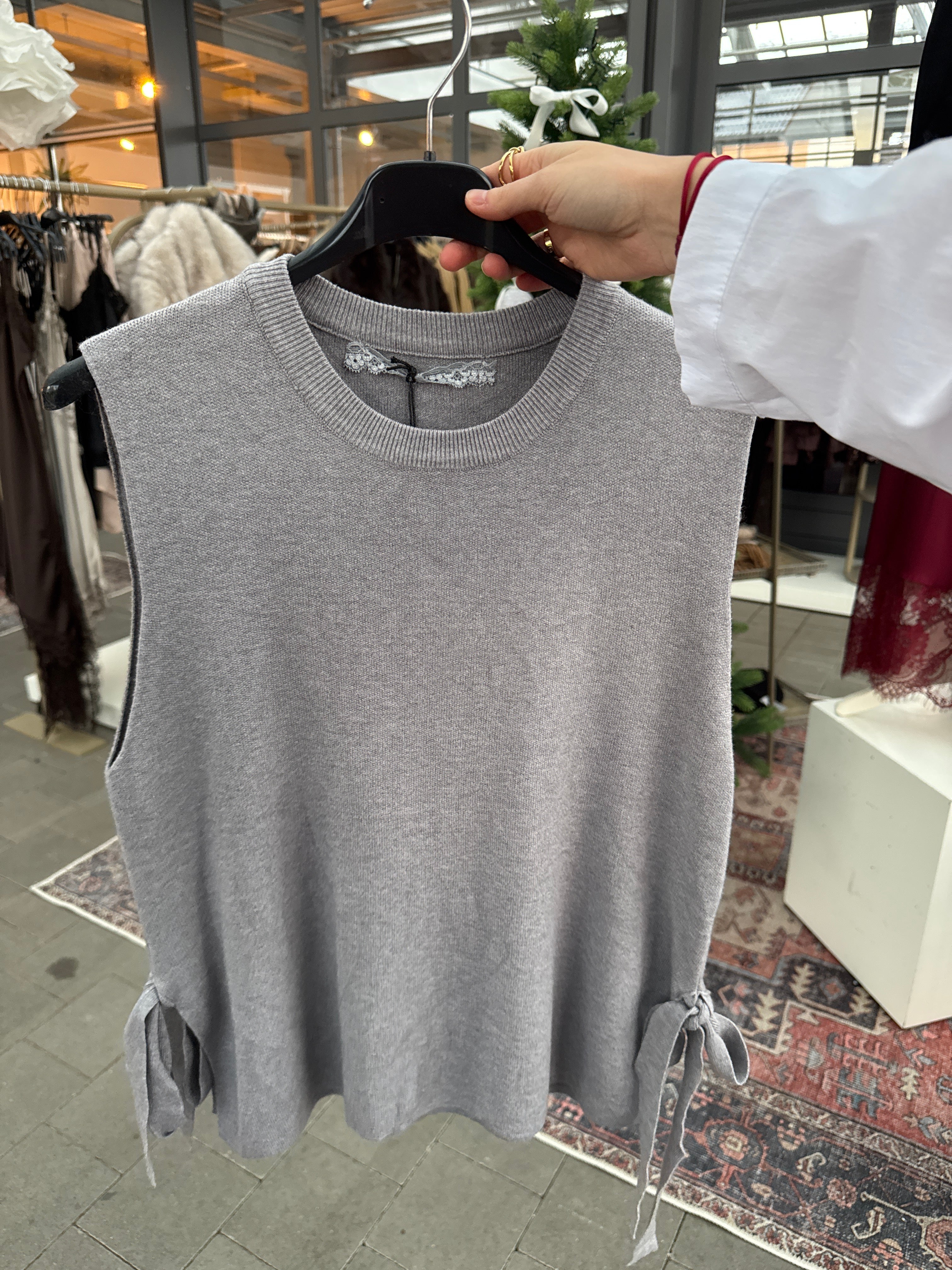 Pullunder mit Bindedetail - Image Stores