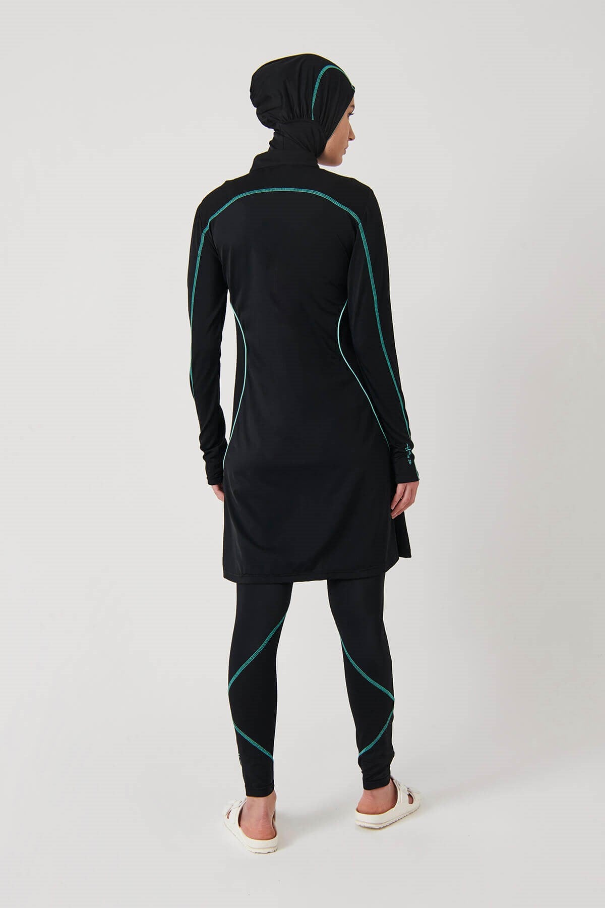 Hijab Beachwear Hasema Performance in black and green